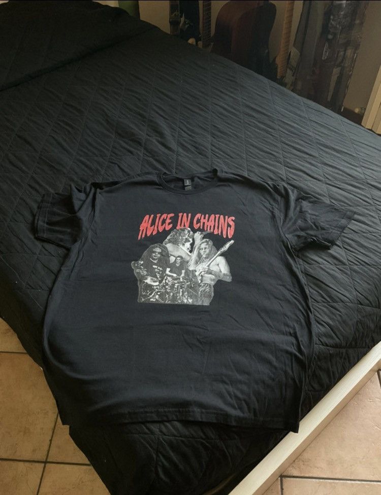 Gildan Vintage Alice in Chains t shirt Size US M / EU 48-50 / 2 - 1 Preview