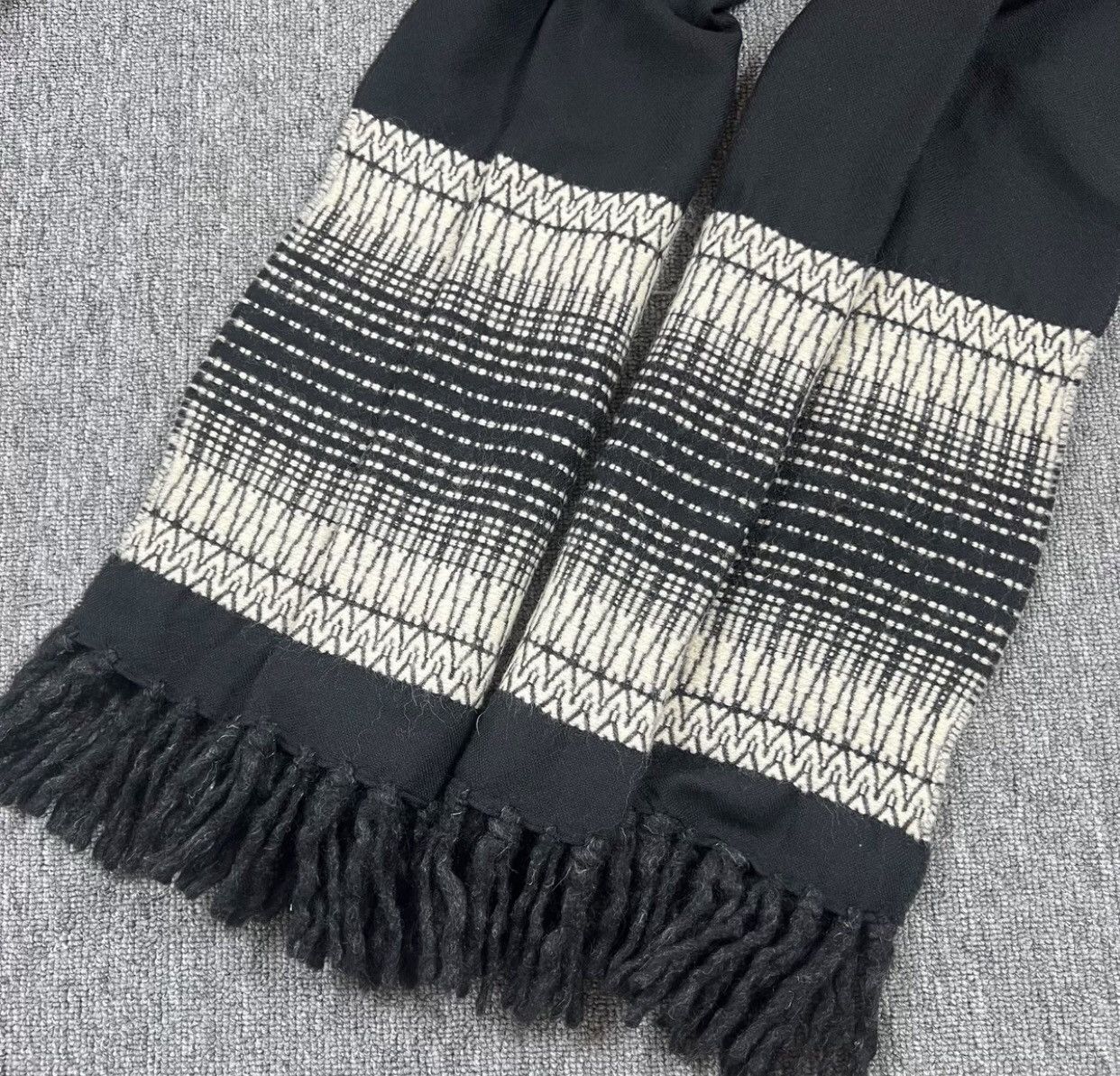 Saint Laurent Paris × Yves Saint Laurent Saint Laurent slp15ss Fer Island Totem Fringe Scarf Size ONE SIZE - 3 Thumbnail
