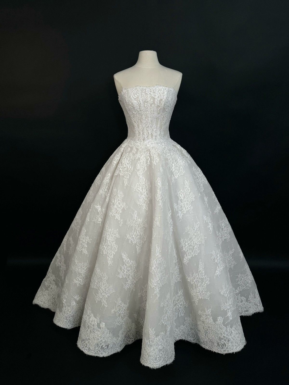 Other US 4-6 French Corded Lace Bridal Gown by Anna Augusta Size S / US 4 / IT 40 - 2 Thumbnail
