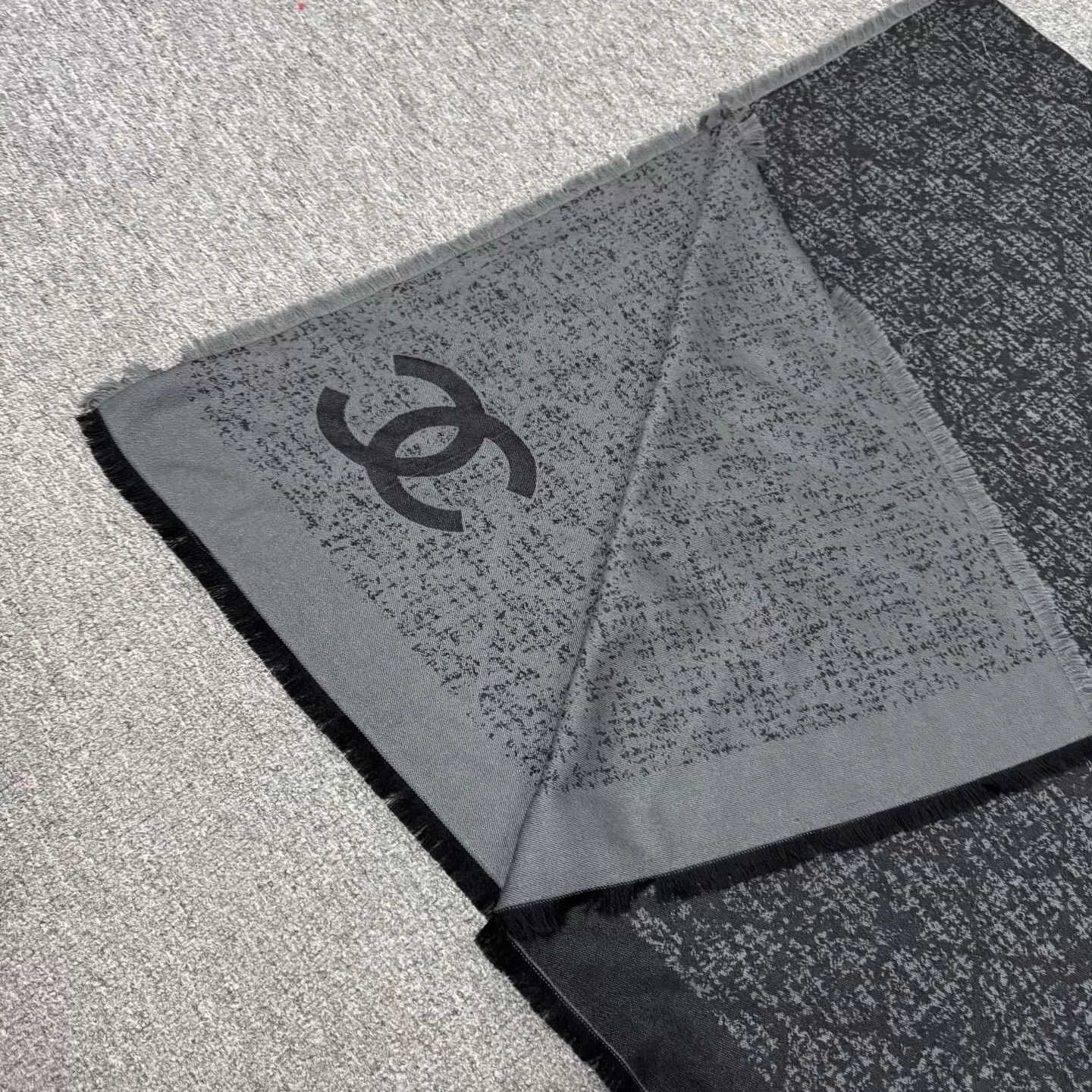 Chanel Chanel Dark Gray Quilted Double C Wool Scarf Wrap Mint Size ONE SIZE - 5 Thumbnail