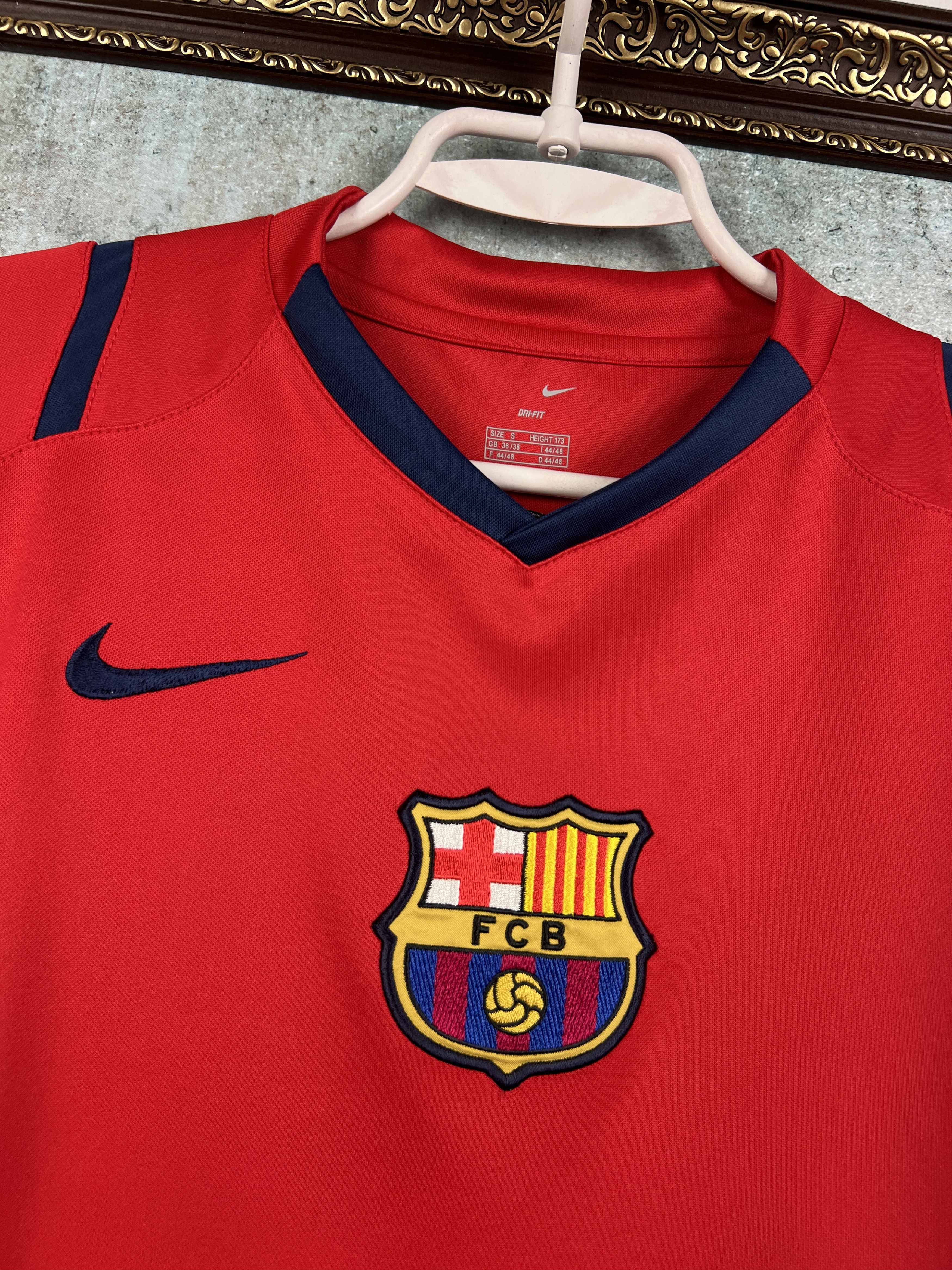 Nike Vintage Barcelona Train Shirt Soccer Jersey Trikot Camiseta Size US S / EU 44-46 / 1 - 3 Thumbnail