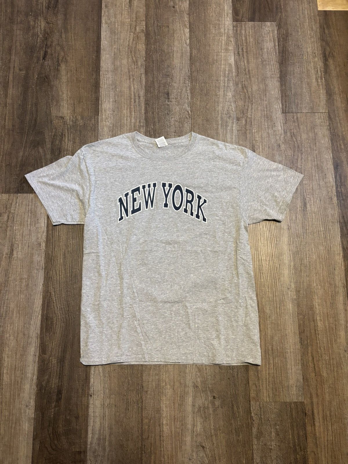 Fruit Of The Loom New York Basic Arc Logo Tee Shirt Size US L / EU 52-54 / 3 - 1 Thumbnail