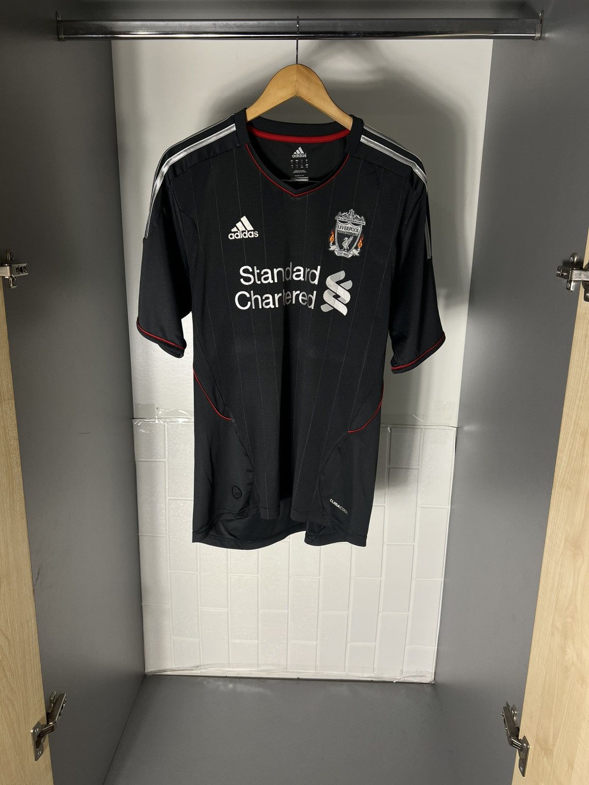 Adidas VINTAGE ADIDAS FC LIVERPOOL ENGLAND SOCCER JERSEY RETRO Y2K Size US L / EU 52-54 / 3 - 3 Thumbnail