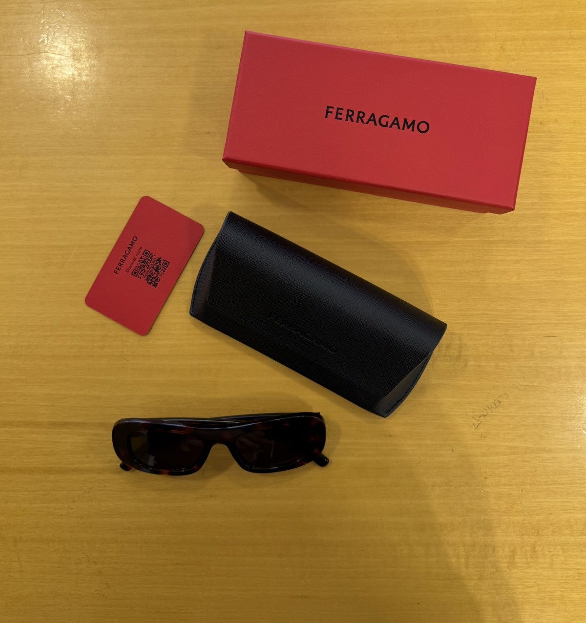 Salvatore Ferragamo Ferragamo Sunglasses SF1046S 609 Size ONE SIZE - 10 Thumbnail