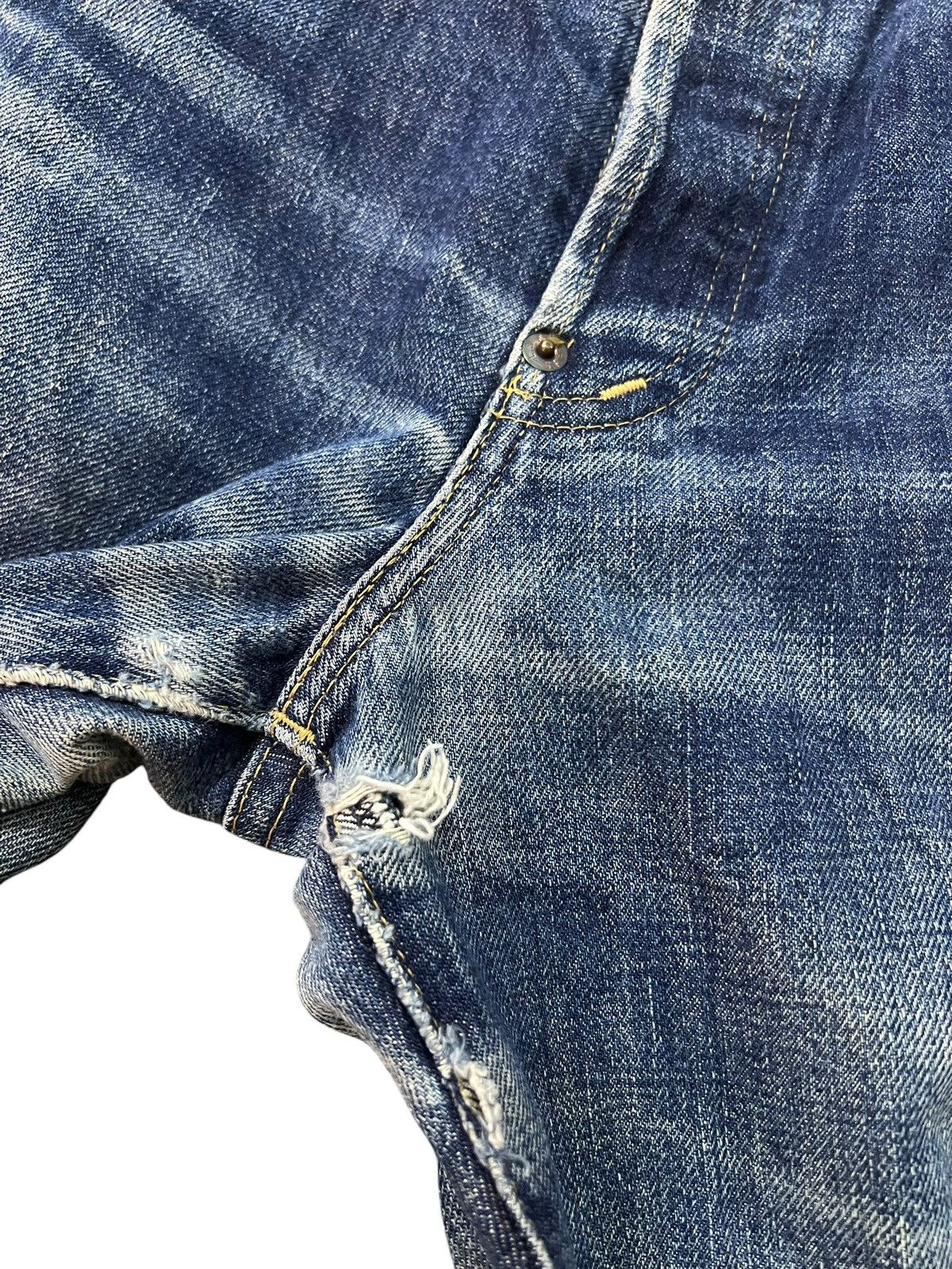 Levi's LEVI’S 702 BIG E BACKLE BACK SELVEDGE FADED DISTRESSED JEAN Size US 28 / EU 44 - 14 Thumbnail