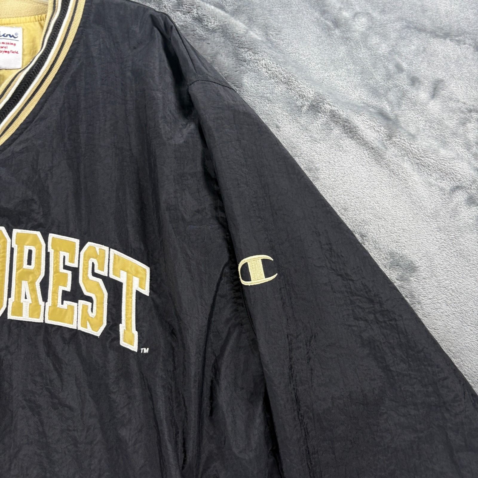 Champion Champion Wake Forest Vintage 90s Pullover Basketball Windbre Size US XL / EU 56 / 4 - 3 Thumbnail