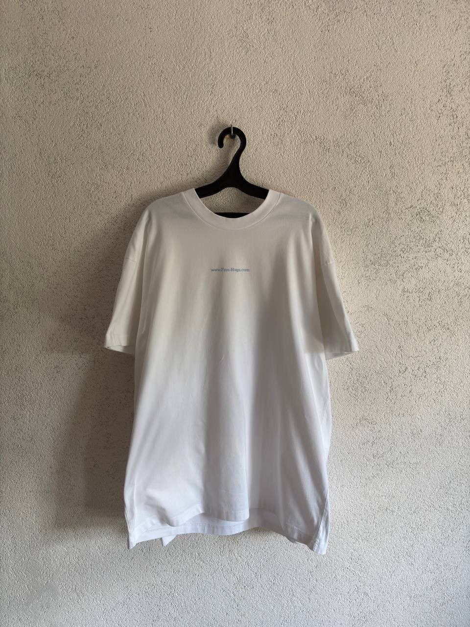 Vetements free hugs tee