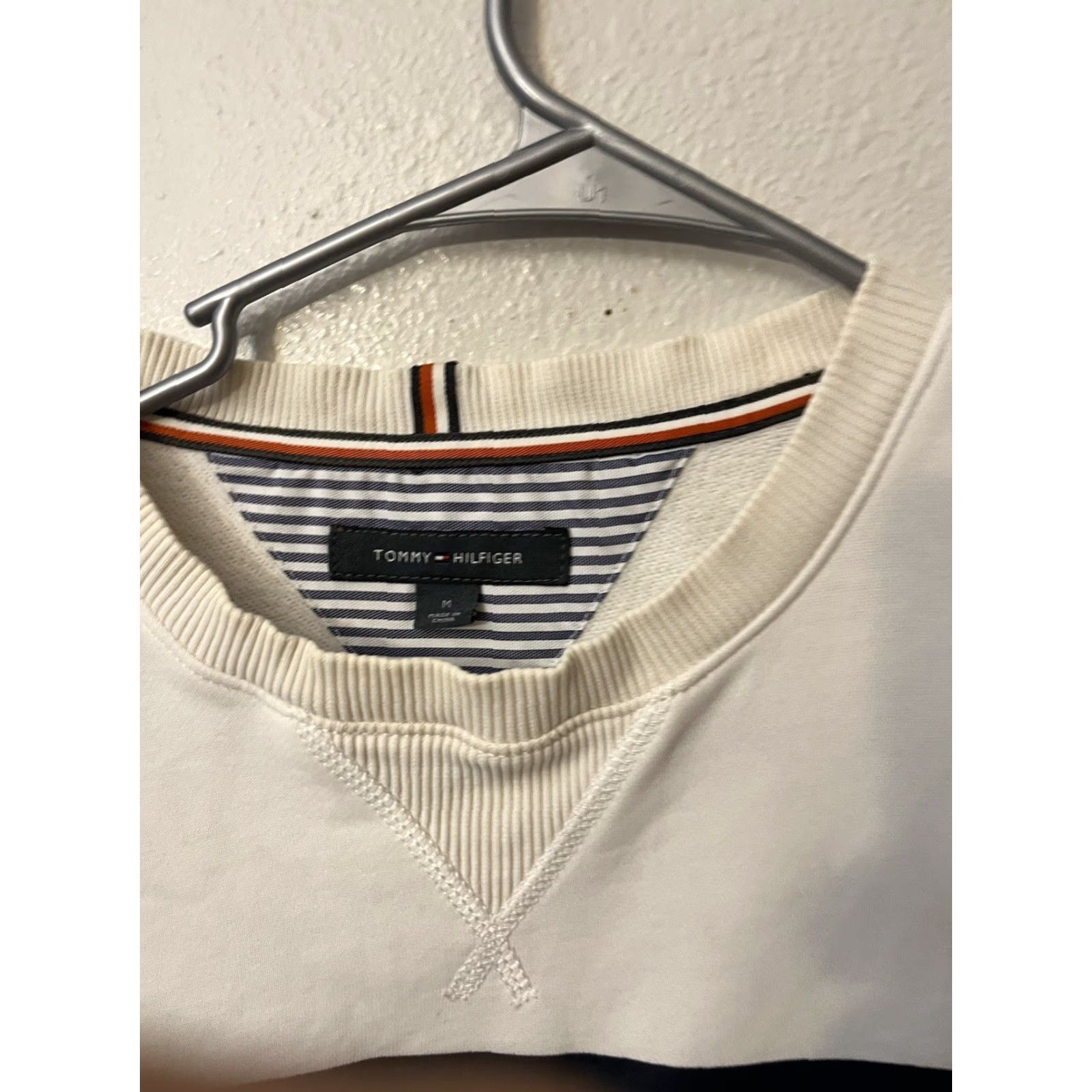 Tommy Hilfiger Tommy Hilfiger Sweater White W/ Logo Sweatshirt Unisex Adults Size Medium EUC Size US M / EU 48-50 / 2 - 2 Thumbnail