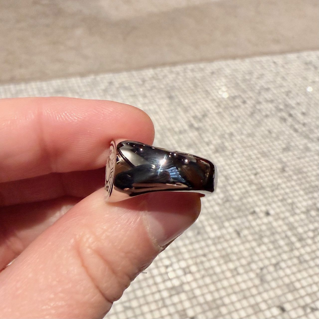 Hermes Hermès Carrousel Craie Lacquered Signet Ring - Size 60 Size ONE SIZE - 10 Thumbnail