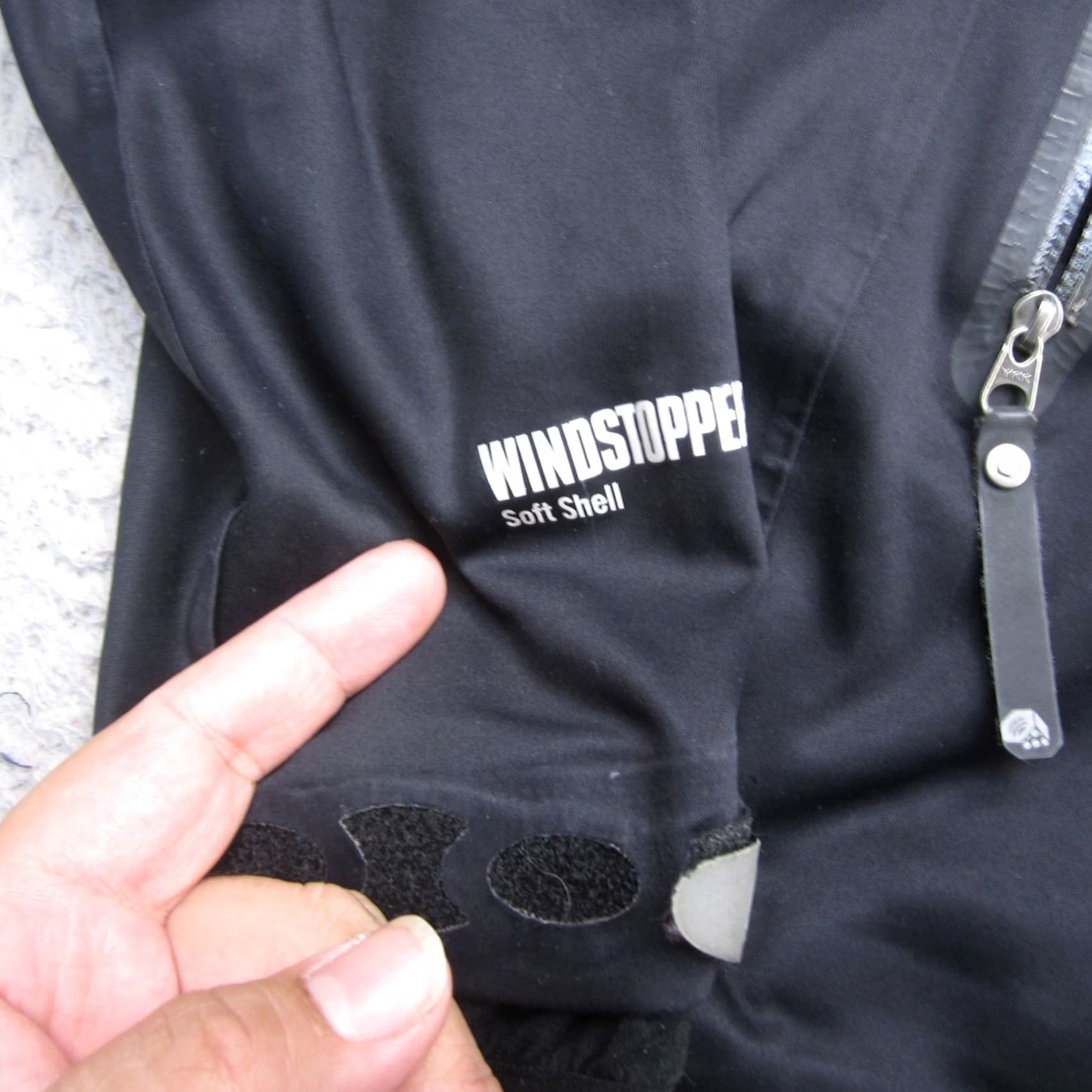Mountain Hardwear VINTAGE Mountain Hardwear Jacket Womens M Black Windstopper Soft Shell Hooded Windbreaker Size M / US 6-8 / IT 42-44 - 5 Thumbnail