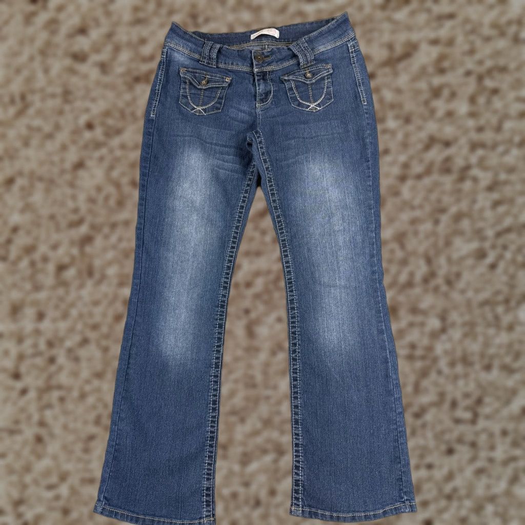 Vintage No Boundaries Jeans Women 13 Blue Denim Flared Low Rise Cotton Blend 30x30 Size 34" / US 12 / IT 48 - 1 Thumbnail