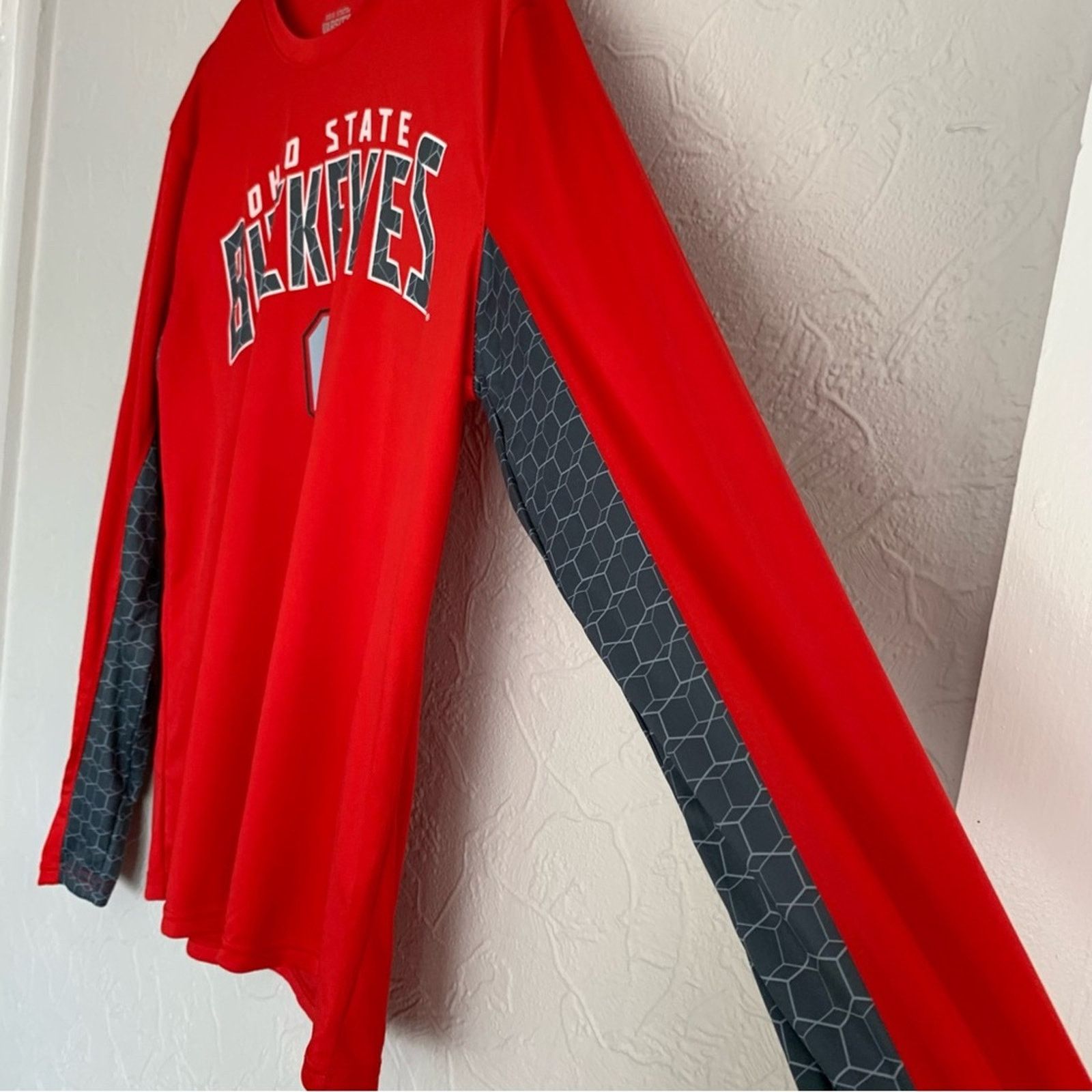 Other MENS OHIO STATE BUCKEYES LONGSLEEVE DRIFIT SHIRT SIZE LARGE Size US L / EU 52-54 / 3 - 3 Thumbnail