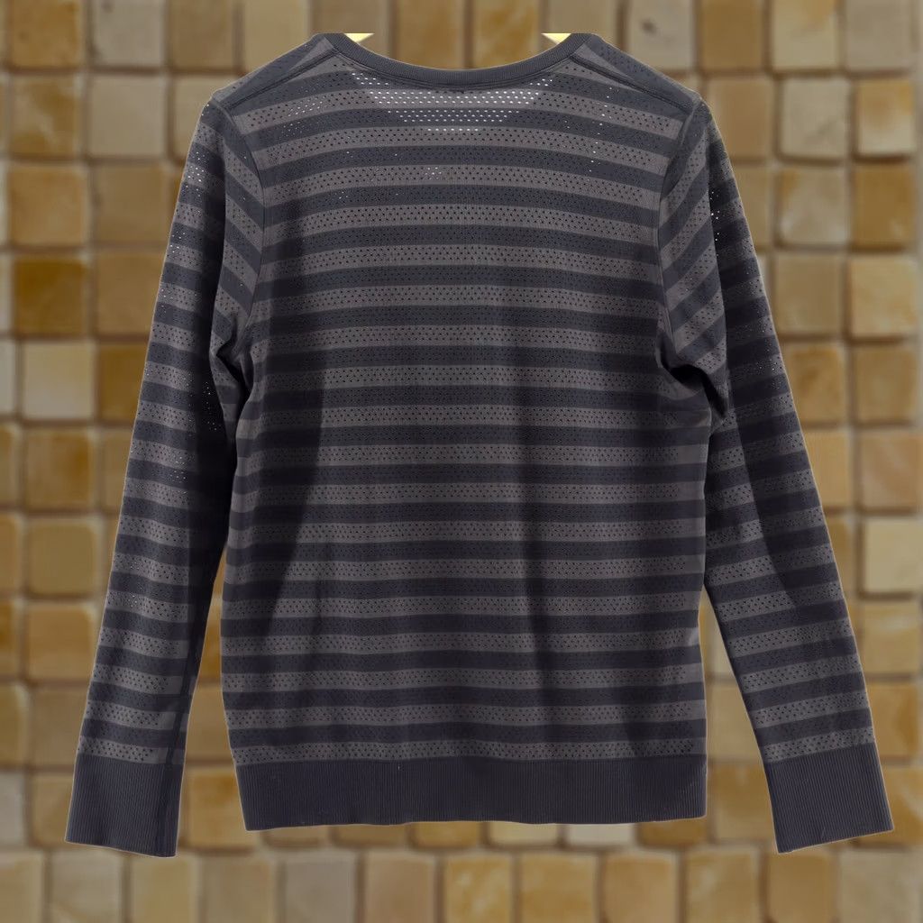 Lululemon Lululemon Women's Breeze By Long Sleeve Stripe Black / Deep Coal Sz 6 Shirt Pullover Activewear Lightweight Breathable Stretch Athletic Casual Size M / US 6-8 / IT 42-44 - 1 Thumbnail