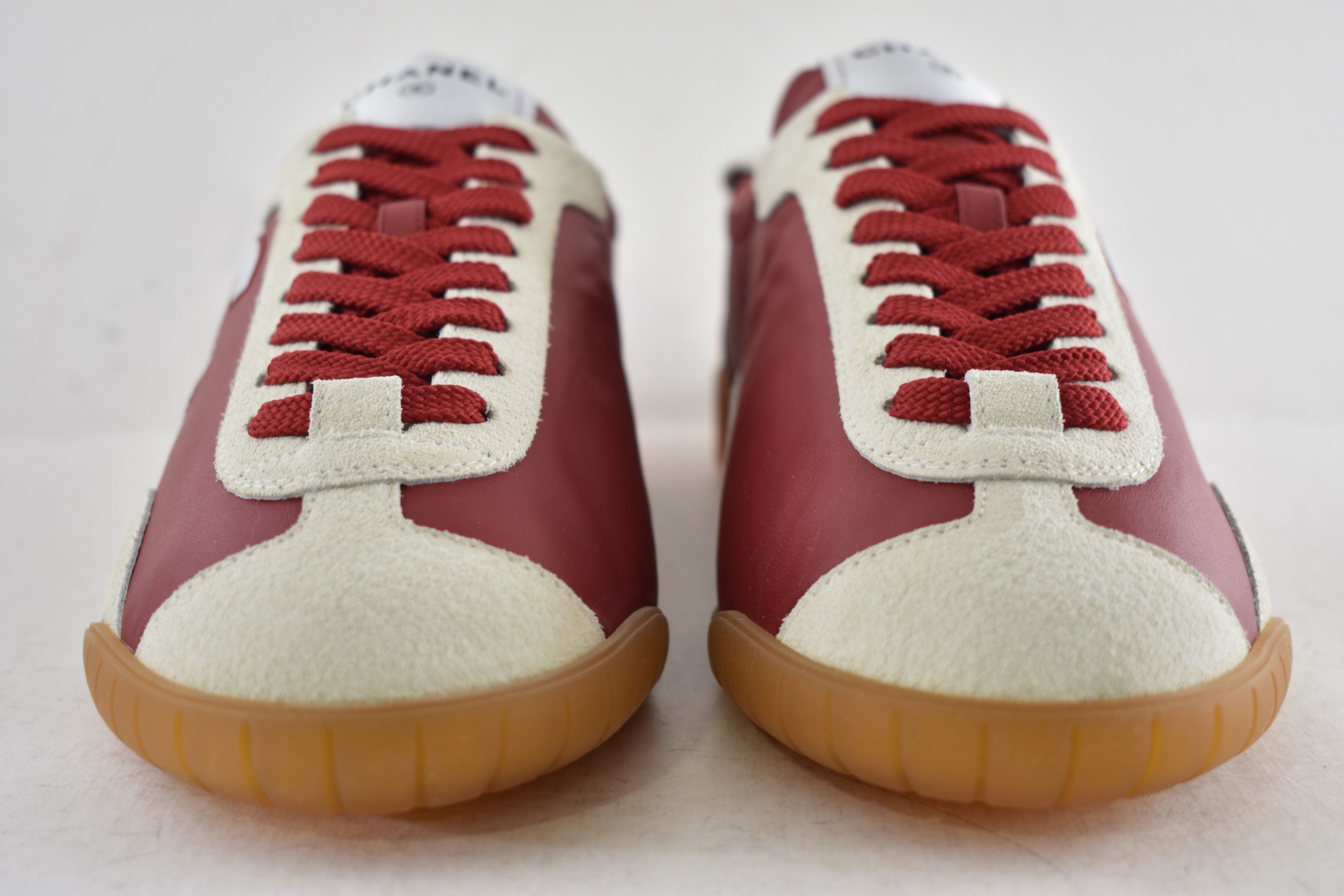 Chanel 26P White Leather Suede CC Logo Runner Trainer Sneaker 39.5 Size US 9.5 / IT 39.5 - 8 Thumbnail