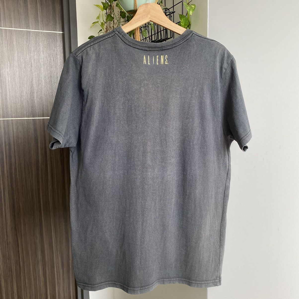 Vintage Thrashed Faded Vintage Y2K Aliens Movie ERD GRUNGE TEE Size US L / EU 52-54 / 3 - 4 Thumbnail