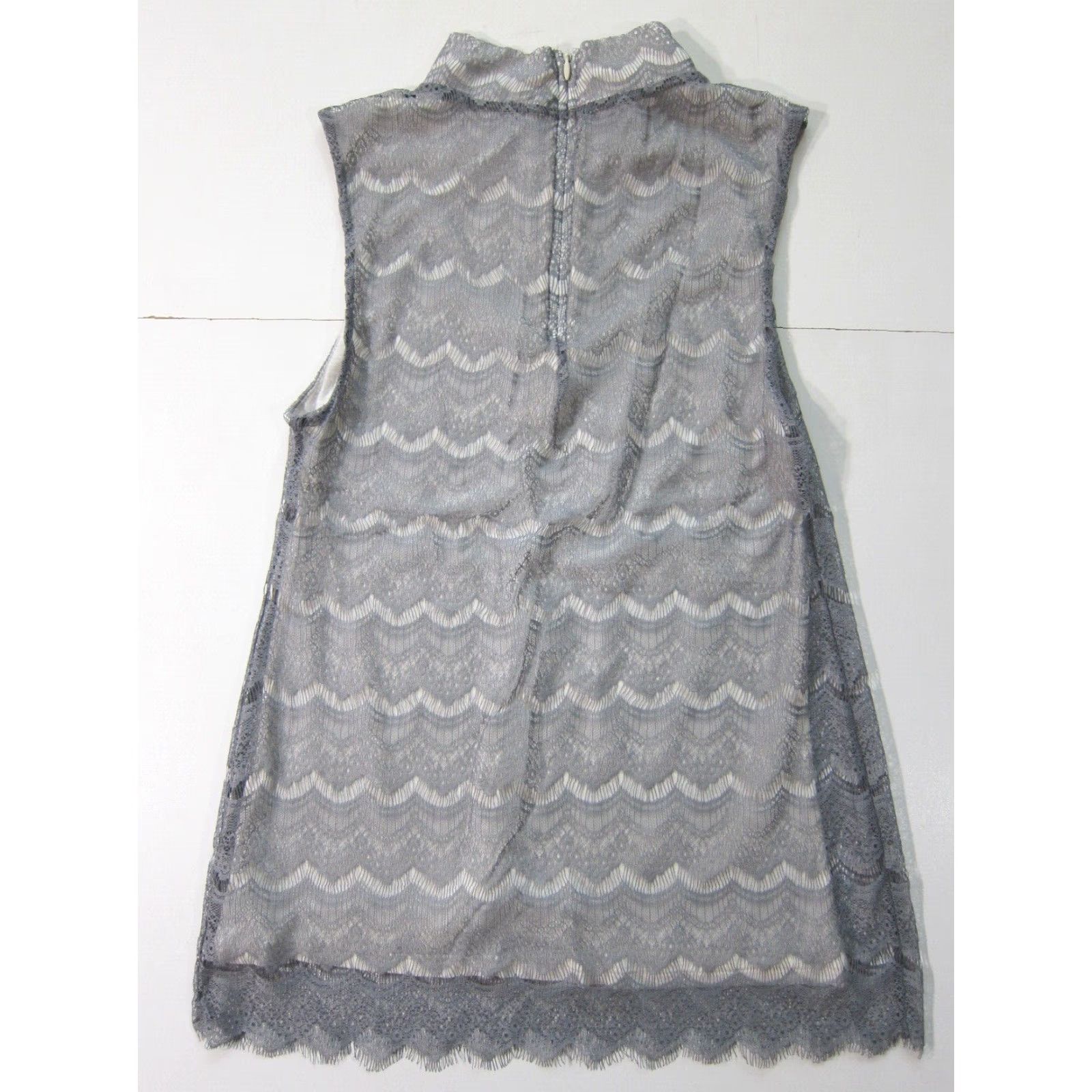 Banana Republic Banana Republic Grey Lace Stretch Mock Neck Sleeveless Blouse Top Shirt Women XS Size XS / US 0-2 / IT 36-38 - 2 Thumbnail
