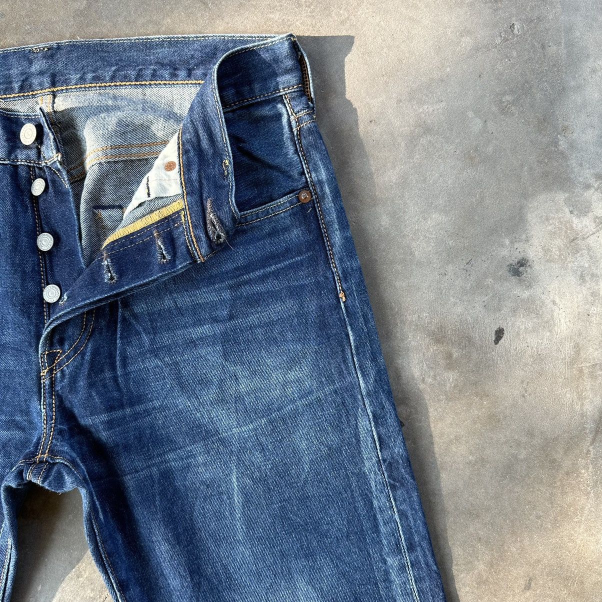 Levi's Vintage Levi’s 501 Faded Button Zip Denim Jean Pants Size US 31 - 3 Thumbnail