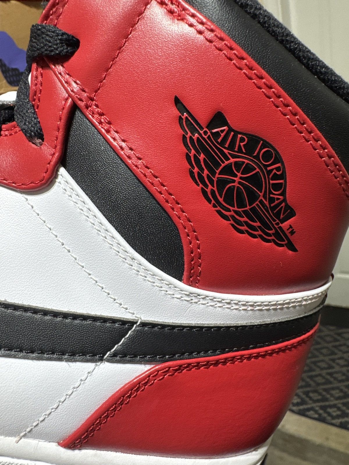 Jordan Brand Jordan 1 High OG Chicago 2013 Size US 13 / EU 46 - 7 Thumbnail