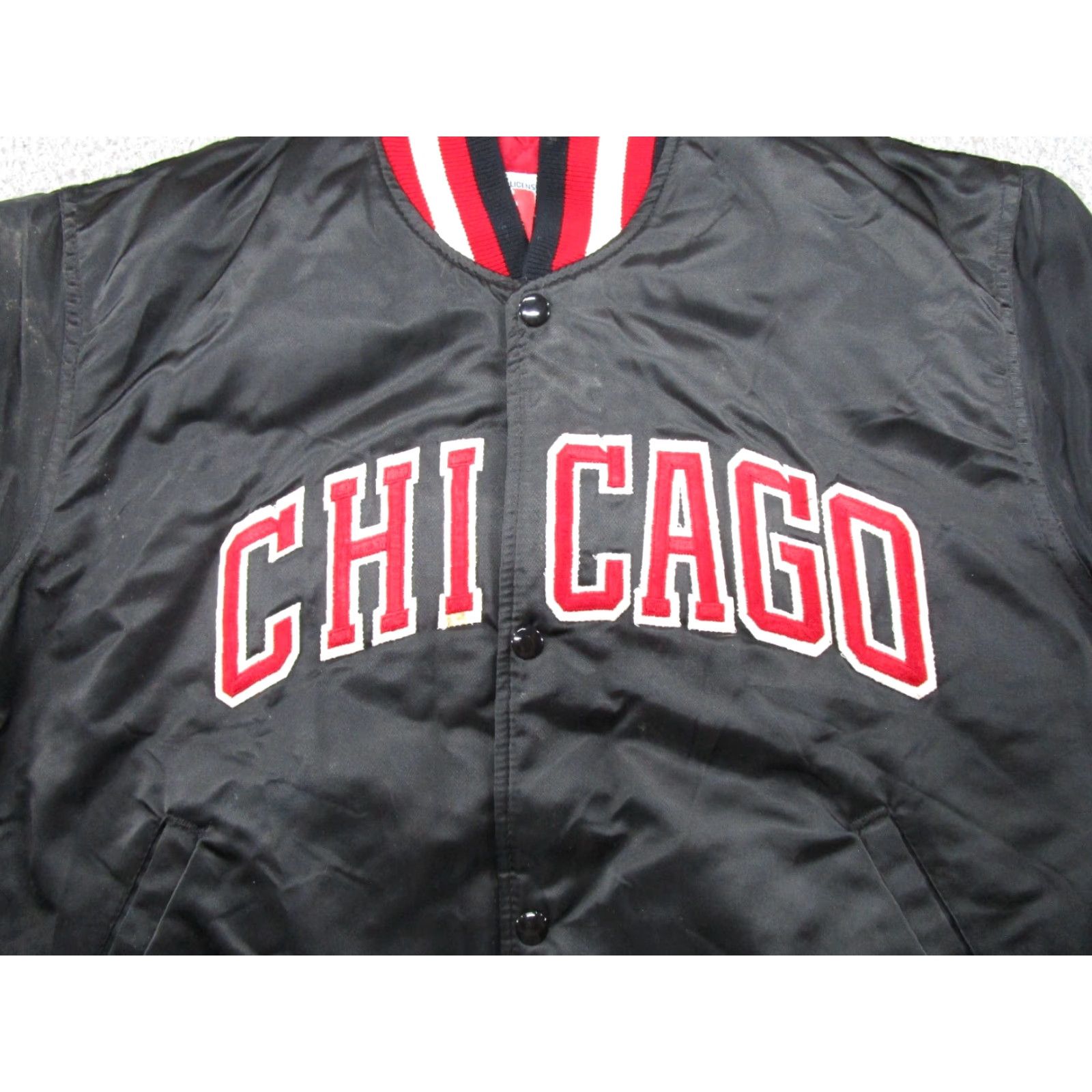 Starter VINTAGE Starter Chicago Bulls Men’s Size M Black 90s Satin Jacket Snap Up Read Size US M / EU 48-50 / 2 - 2 Thumbnail