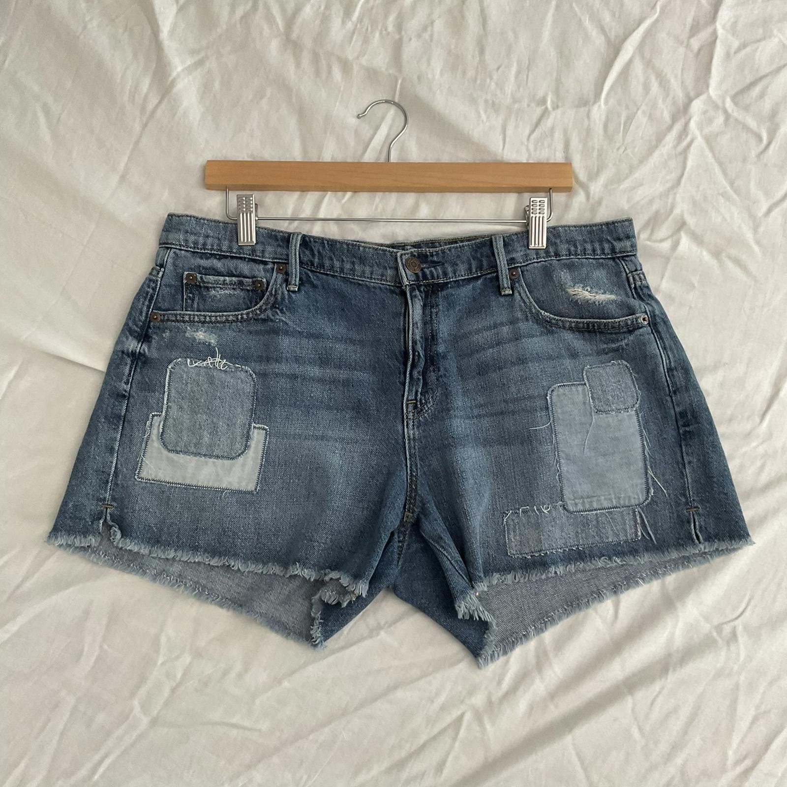 Gap GAP patchwork 4 in inseam mid rise jean denim shorts 32 / 10 Size 32" / US 10 / IT 46 - 10 Thumbnail