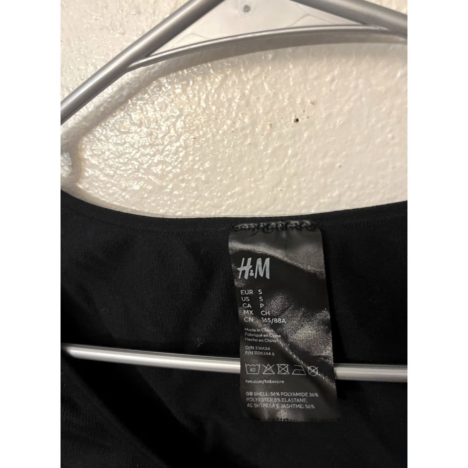 H&M H&m Long Sleeve Crop Black Tee Shirt Women’s Size Small Casual Shirt Cropped Black Cotton Blend 2020s? Size S / US 4 / IT 40 - 2 Thumbnail