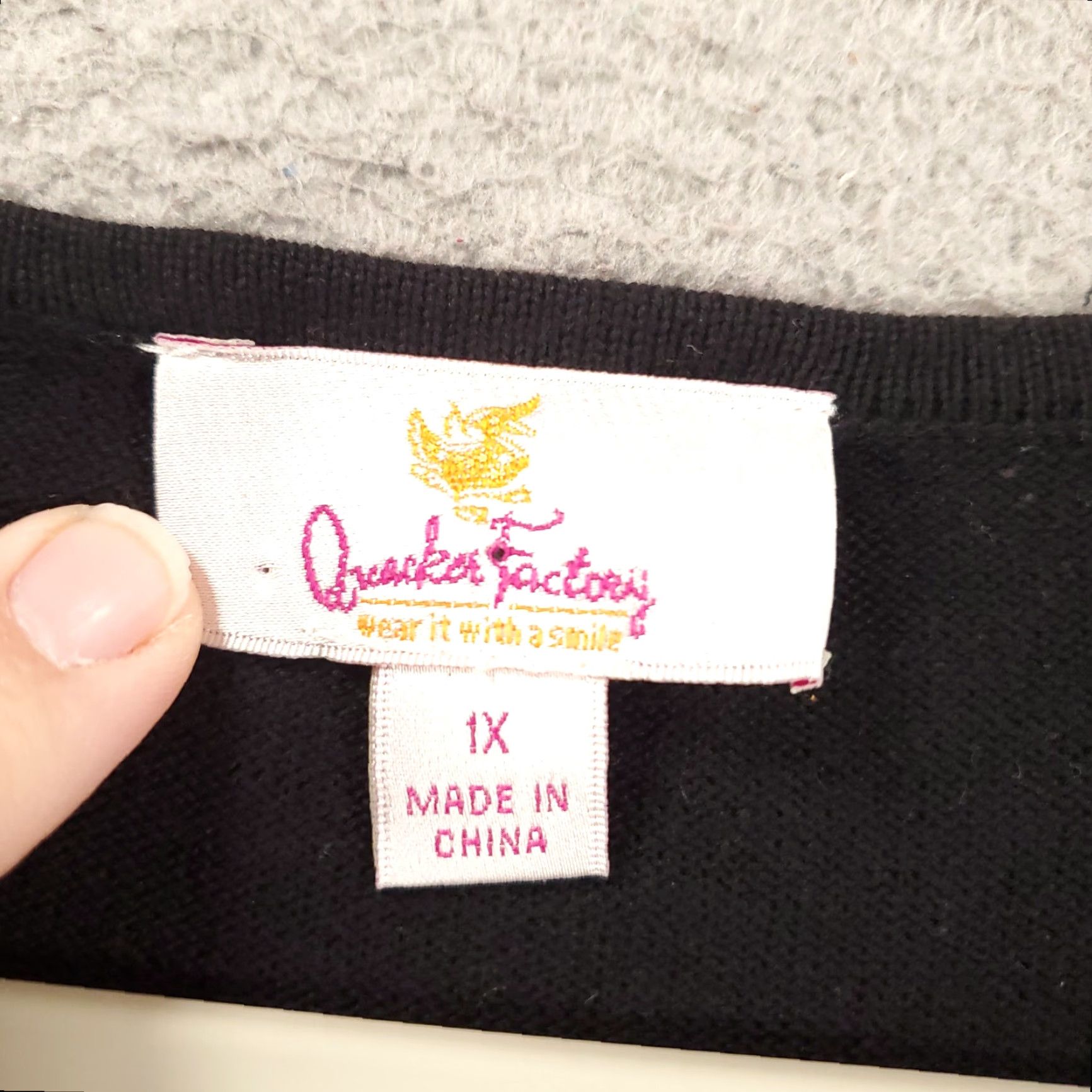 Quacker Factory VINTAGE Quacker Factory Blouse Shirt 1X Black Rhinestone V Neck Pullover Womens Size XL / US 12-14 / IT 48-50 - 6 Thumbnail