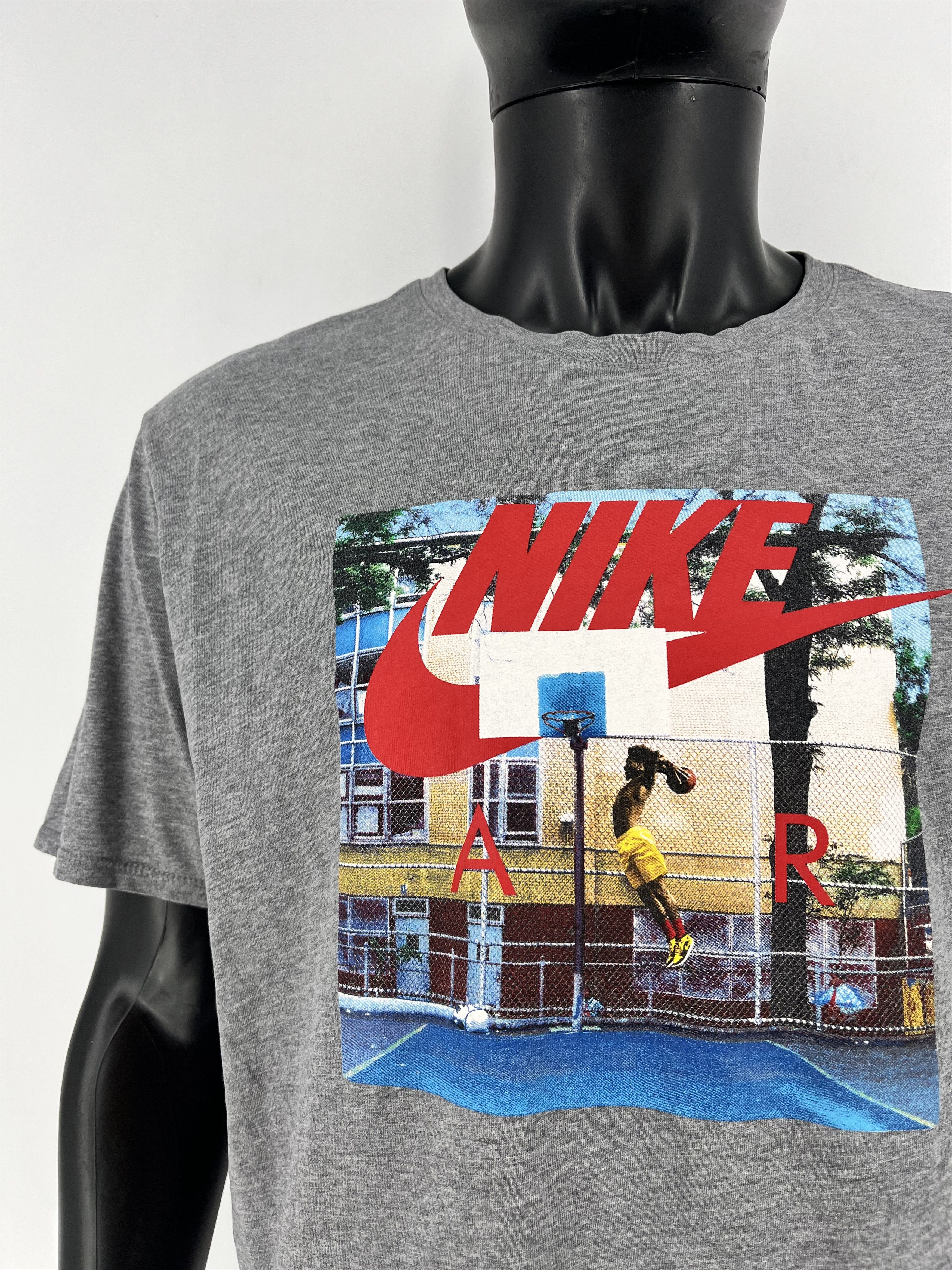 Nike Vintage Y2K Nike Air Center Swoosh Logo T-Shirt Size US XL / EU 56 / 4 - 7 Thumbnail