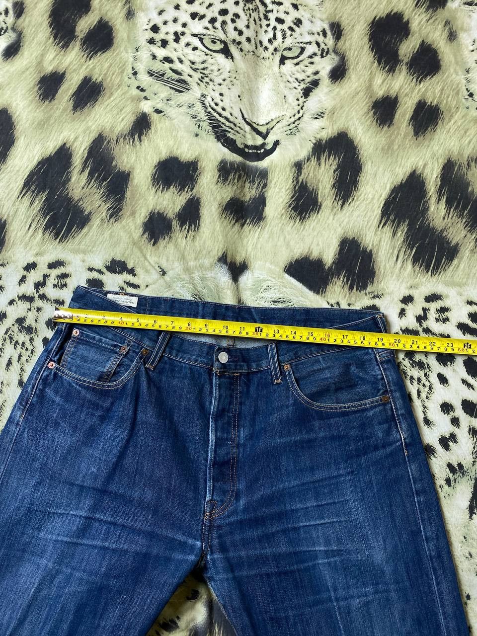 Levi's × Vintage Vintage Levi’s Faded 501 Mid Wash Jeans Size US 38 / EU 54 - 10 Thumbnail
