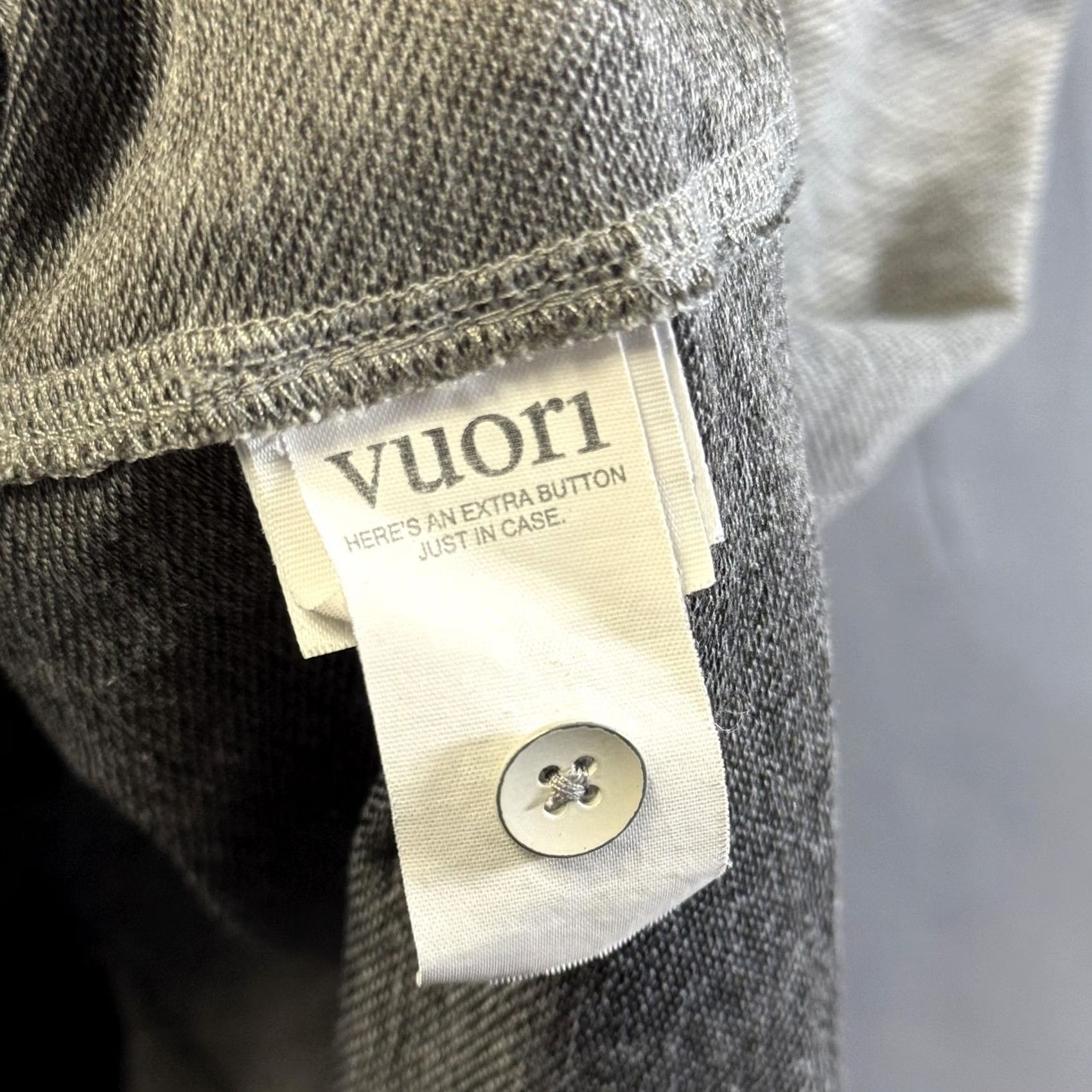 Vuori VUORI Polo Shirt Mens M Gray Heather Short Sleeve 3-Button Collared Logo V Mens Size US M / EU 48-50 / 2 - 4 Thumbnail