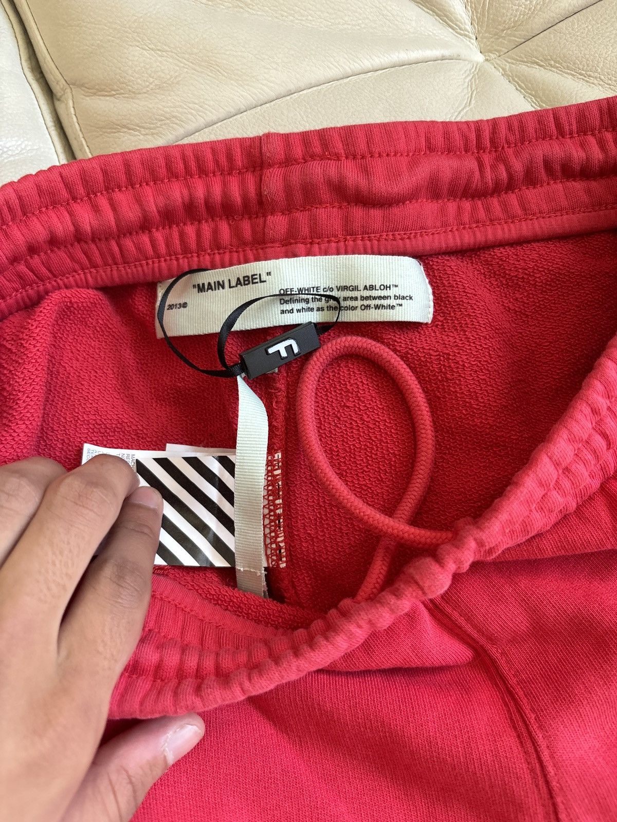 Off-White Off white red and black shorts Size US 34 / EU 50 - 2 Thumbnail