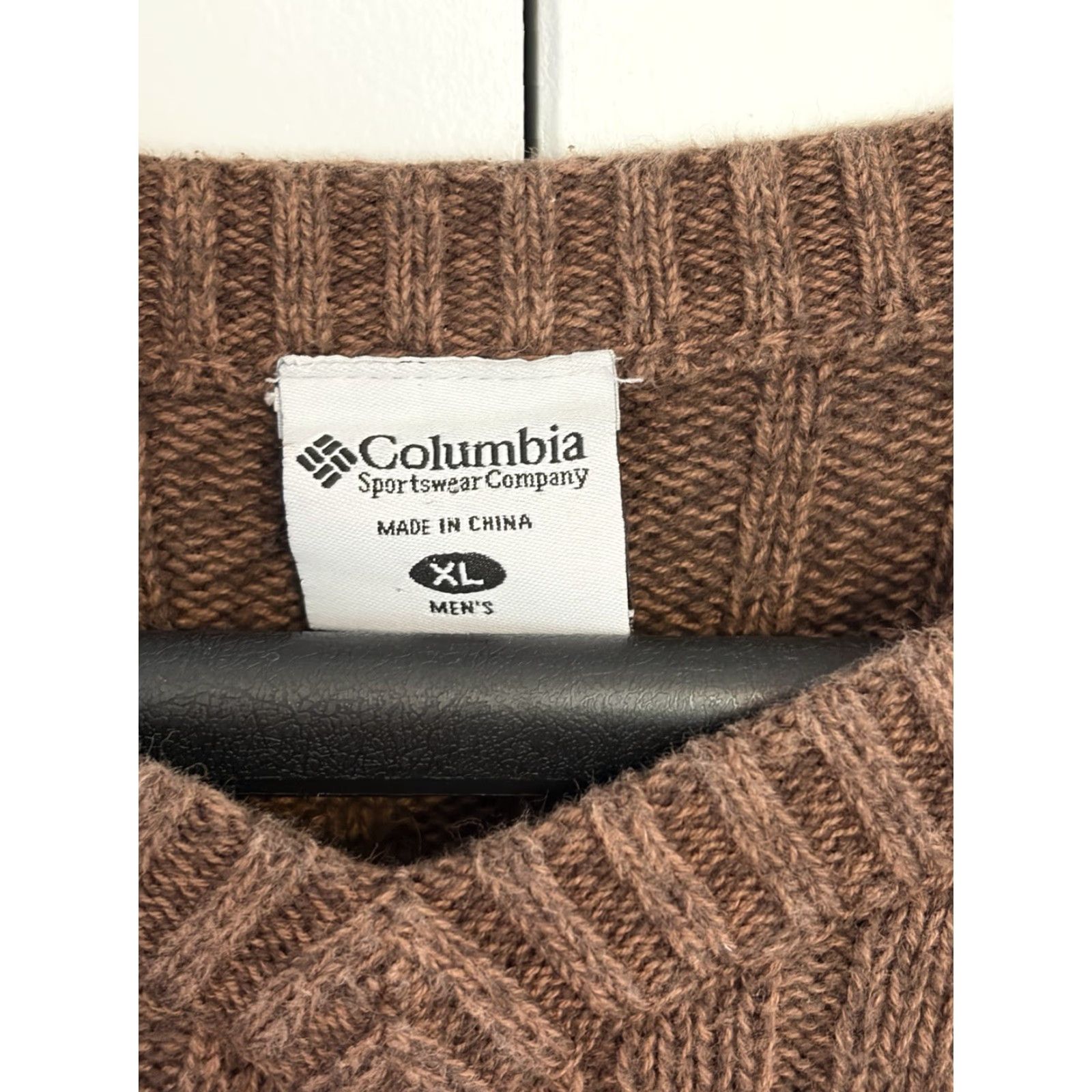 Vintage VINTAGE Columbia Sweater Men XL Brown Long Sleeve V-Neck Pullover Regular Knit Logo Winter Fall Spring Size US XL / EU 56 / 4 - 5 Thumbnail