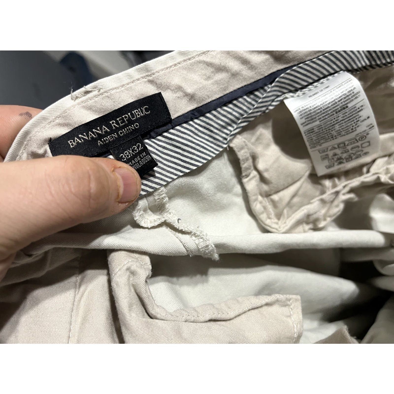 Banana Republic Banana Republic Aiden Chino Pants Beige Solid Mens 38x32 Cotton Blend Distressed Chino Pants Regular Flat Front 38 Beige Mens Size US 38 / EU 54 - 5 Thumbnail