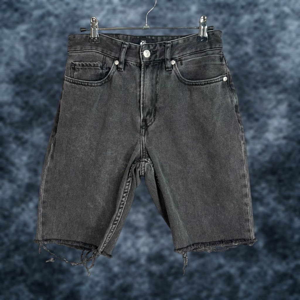 Quiksilver VINTAGE Quiksilver Womens 26 Black Denim Cut-Off Shorts 100% Cotton Size 26" / US 2 / IT 38 - 1 Thumbnail