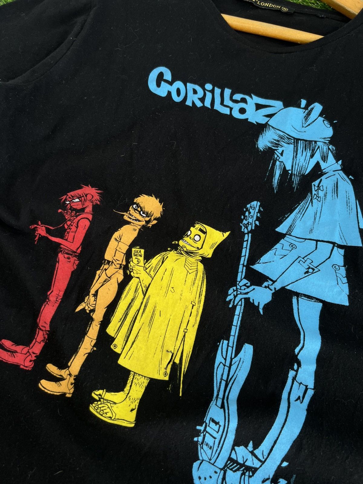 Band Tees Vintage Gorillaz 2016 licensed tshirt big logo centre L Size US L / EU 52-54 / 3 - 6 Thumbnail