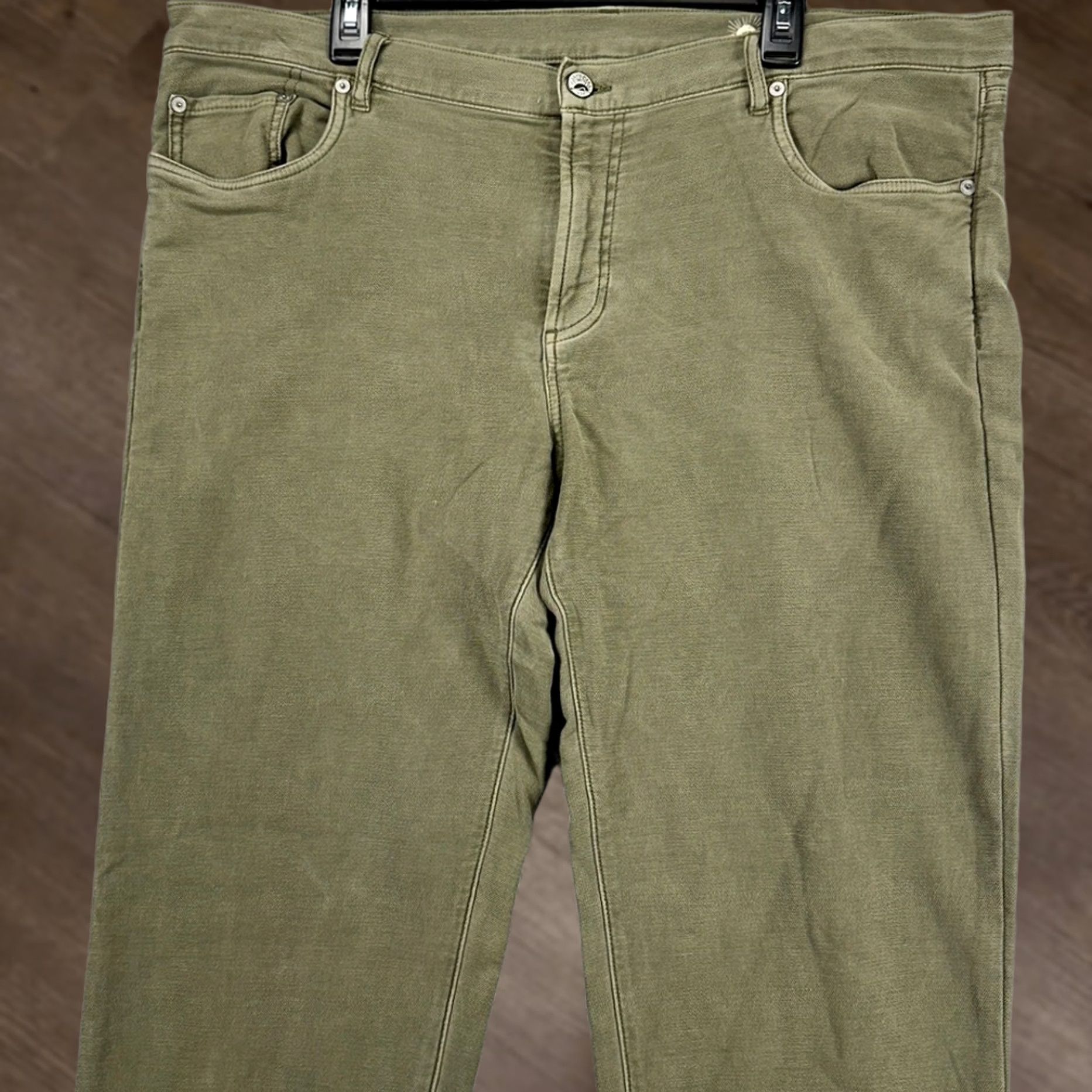 Faherty Faherty Straight Jeans Mens 40 Olive Green 5 Pocket Denim Pants Straight Leg 33 Inseam Regular Waist 40 Size US 40 / EU 56 - 1 Thumbnail