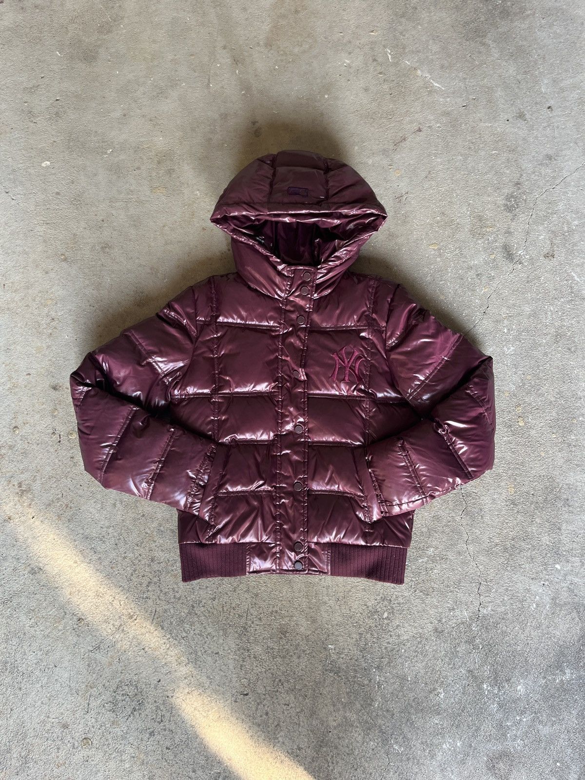 MLB × New York Yankees VINTAGE KOREAN PADDED PUFFER JACKET (85/XS) Size XS / US 0-2 / IT 36-38 - 4 Thumbnail
