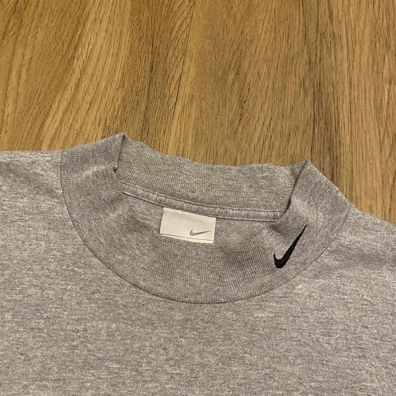 Nike 2000s Grey Nike vintage sweatshirt with a small mark Size US M / EU 48-50 / 2 - 4 Thumbnail