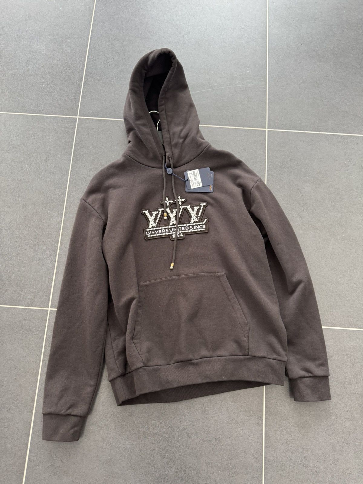 Louis Vuitton Louis Vuitton 1AHCKF Pearl-Embellished Hoodie Size US L / EU 52-54 / 3 - 1 Thumbnail