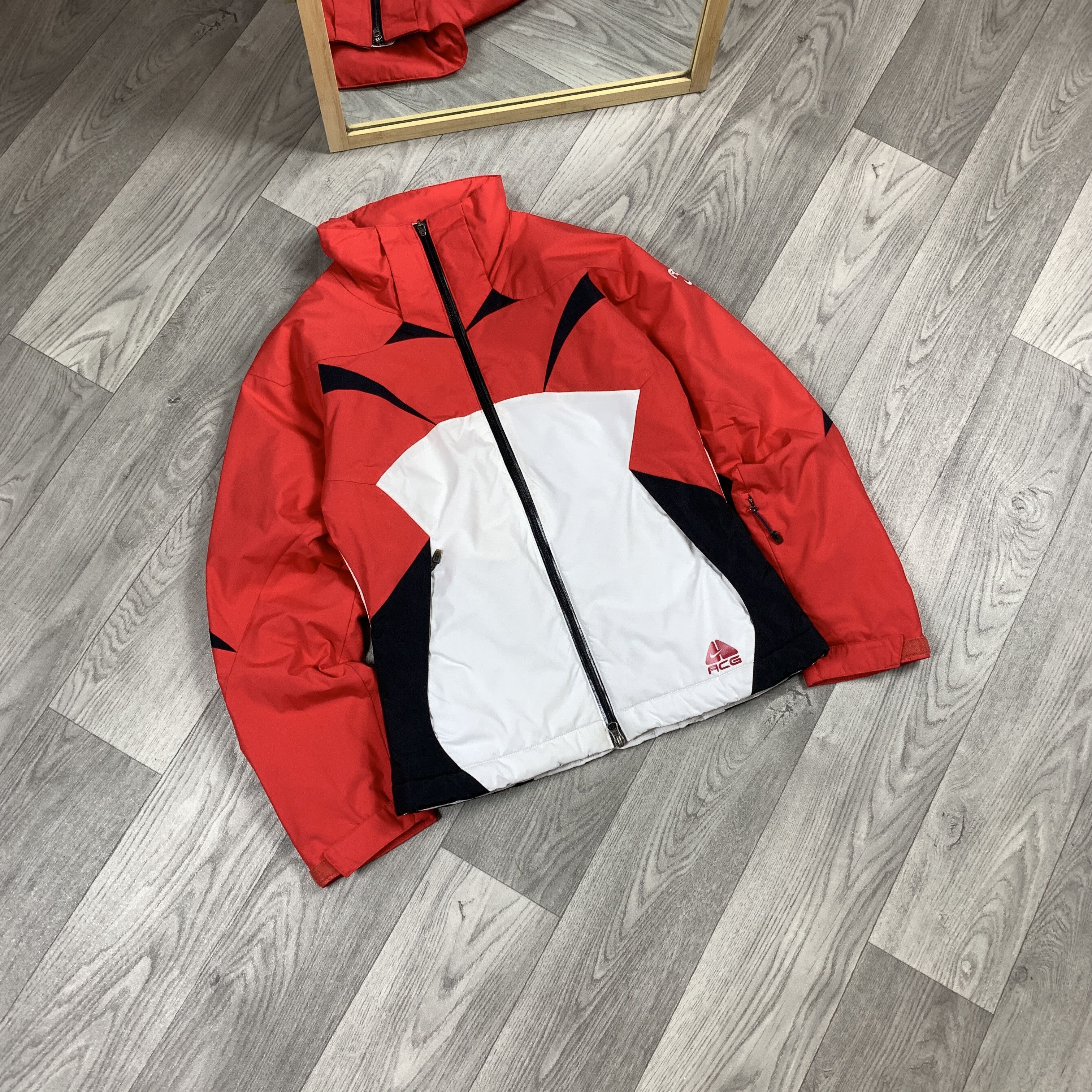 Nike ACG Vintage Nike ACG 90s Gorpcore Red Women's Ski Jacket Size S / US 4 / IT 40 - 2 Thumbnail