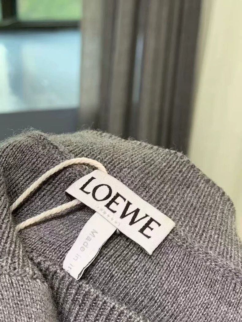 Loewe loewe heart knit wool sweater in gray Size US S / EU 44-46 / 1 - 9 Thumbnail