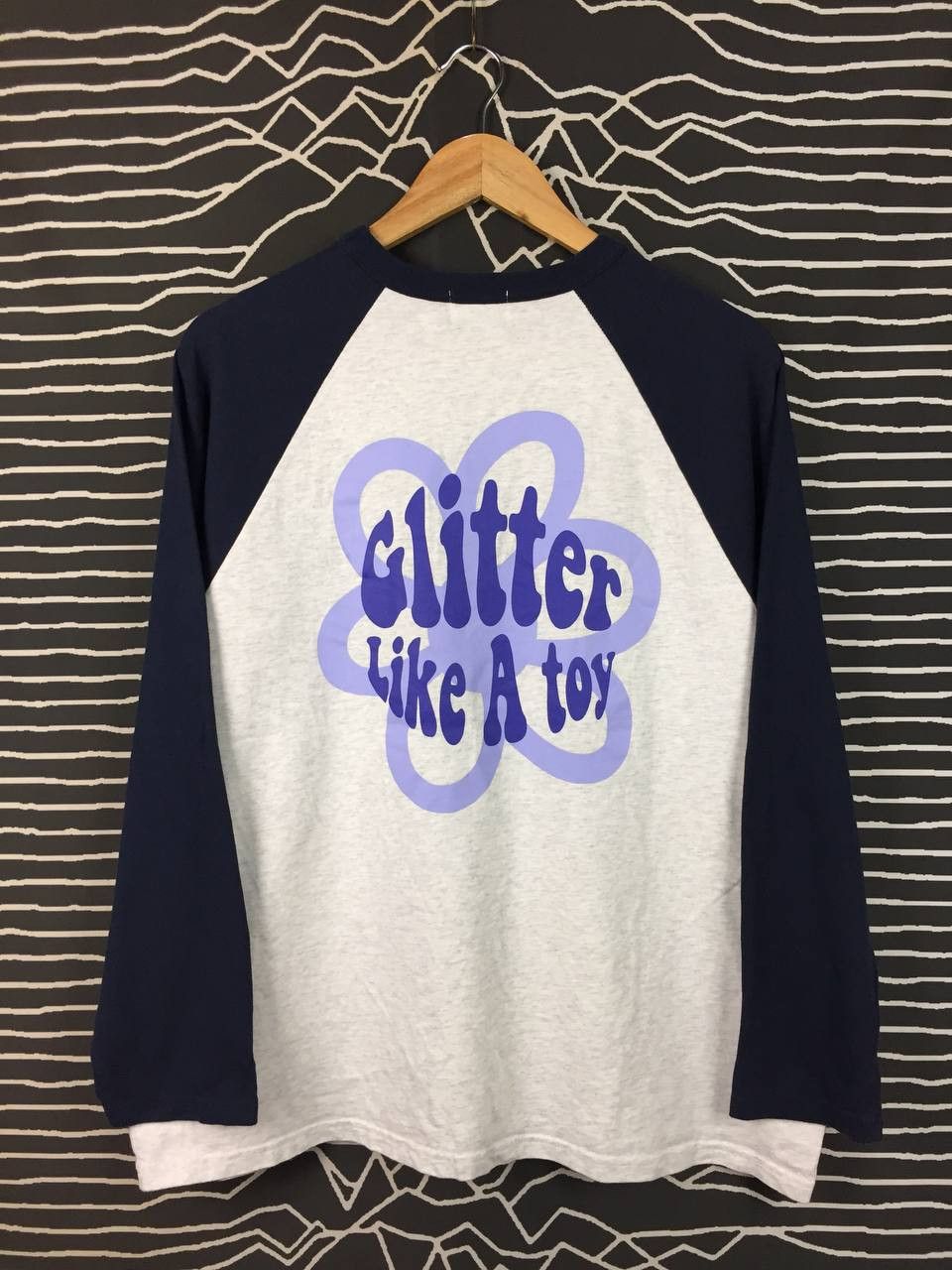 Japanese Brand W.W.G.Who's Who Gallery Glitter Like A Toy Raglan Tee Size US L / EU 52-54 / 3 - 1 Thumbnail