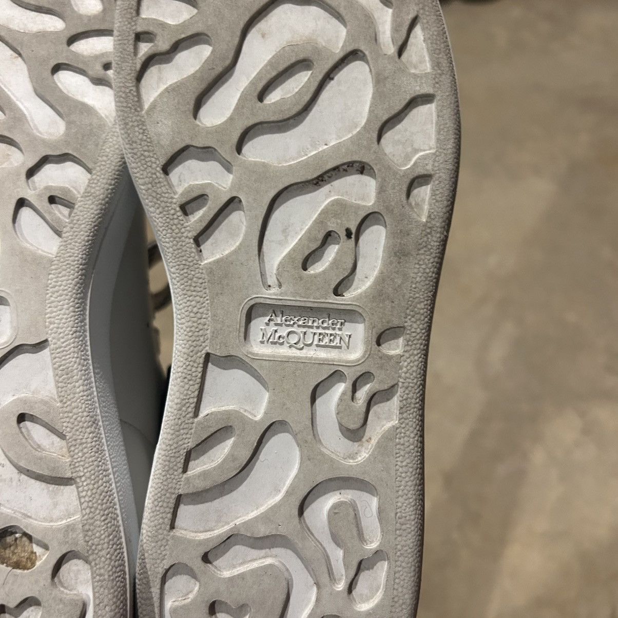 Alexander McQueen × Designer Alexander McQueen Oversized Calfskin Sneakers White US 5 Size US 5 / EU 37 - 9 Thumbnail