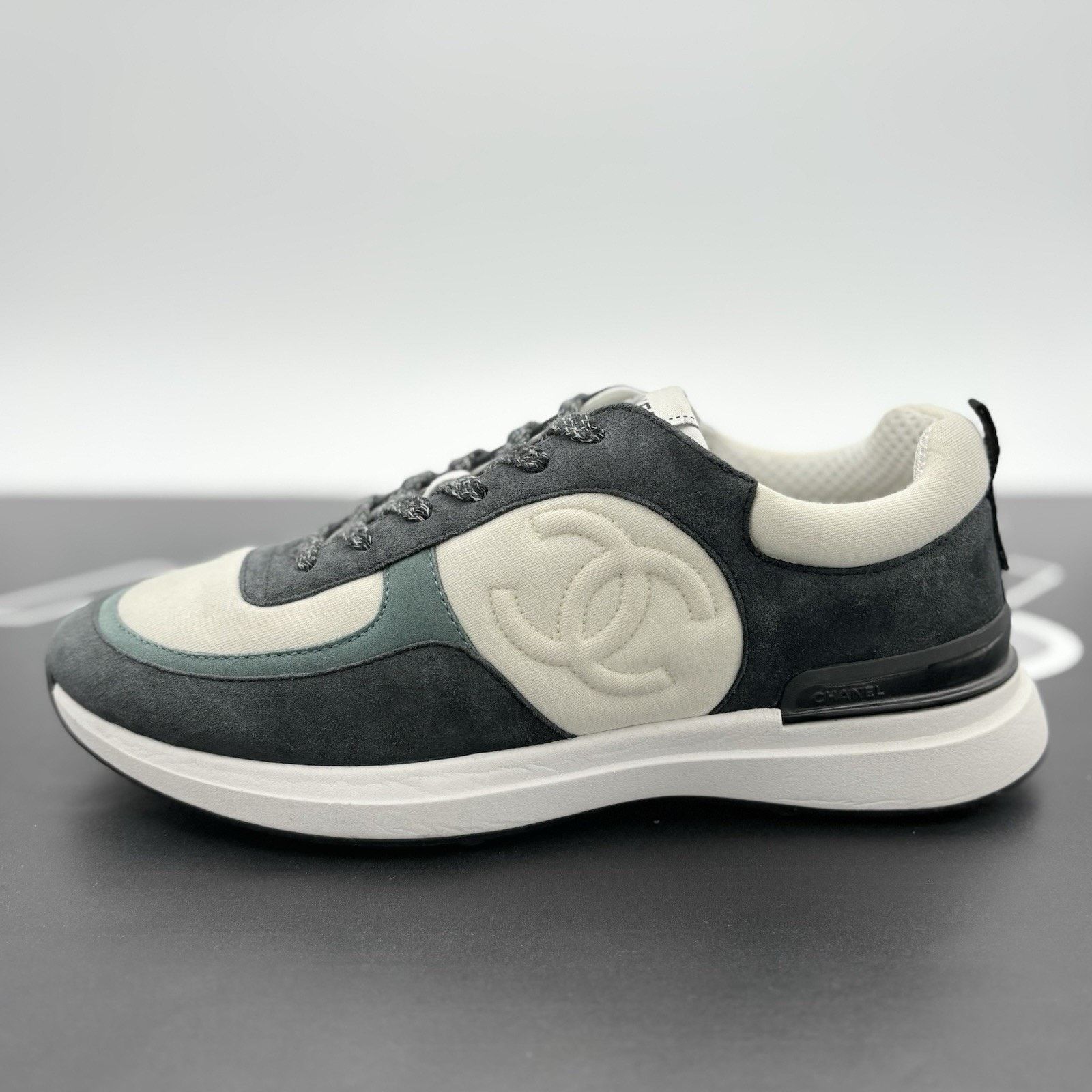 Chanel Chanel Interlocking CC Logo Suede Sneaker ' Green '| WORN 1x Size US 8 / EU 41 - 8 Thumbnail