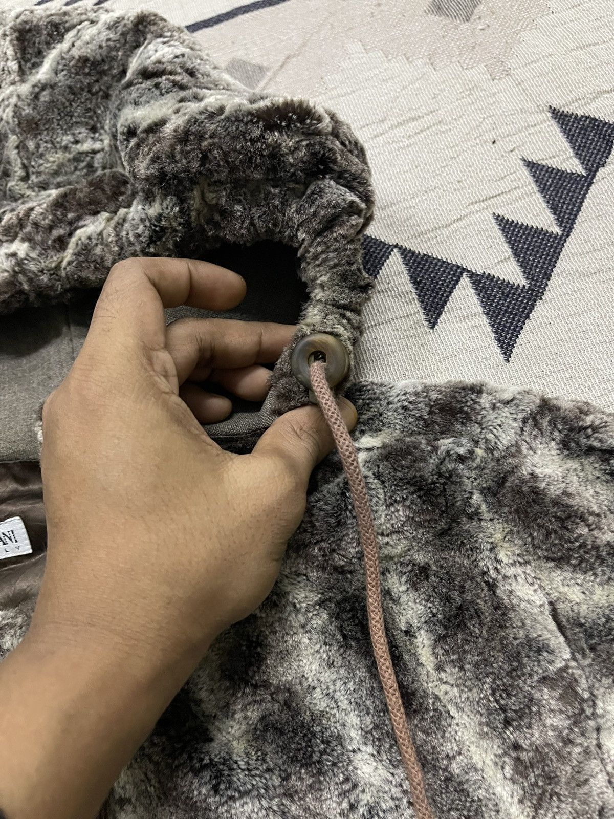 Emporio Armani 1990s EMPORIO ARMANI FURRY HOODED UNISEX JACKET RARE Size M / US 6-8 / IT 42-44 - 9 Thumbnail