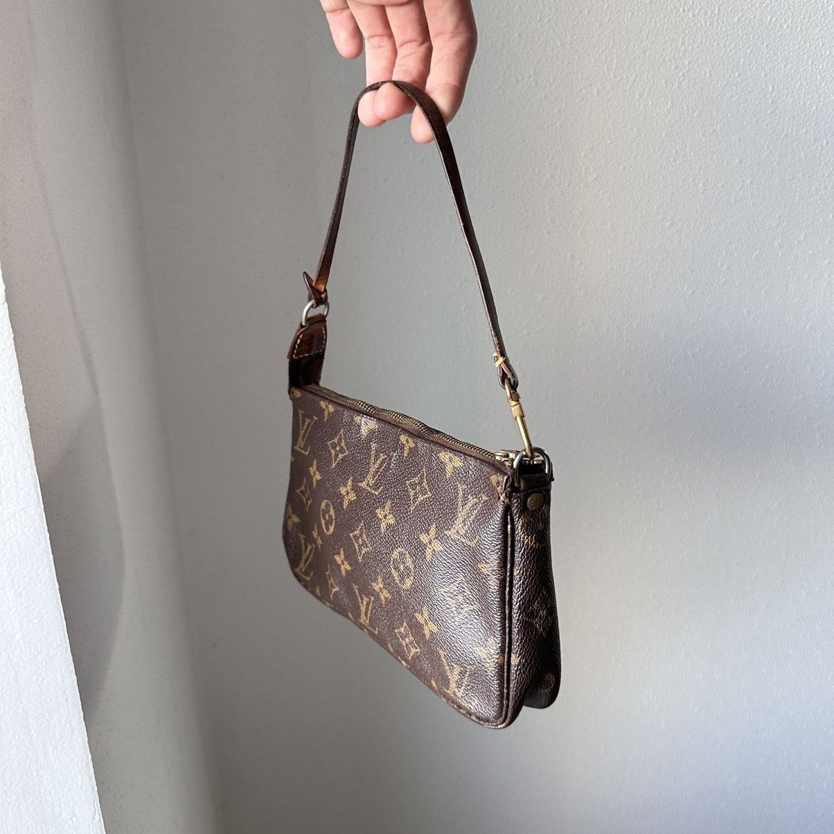 Louis Vuitton 1998s Louis Vuitton Vintage Monogram LV Pochette Bag SL0998 Size ONE SIZE - 11 Thumbnail