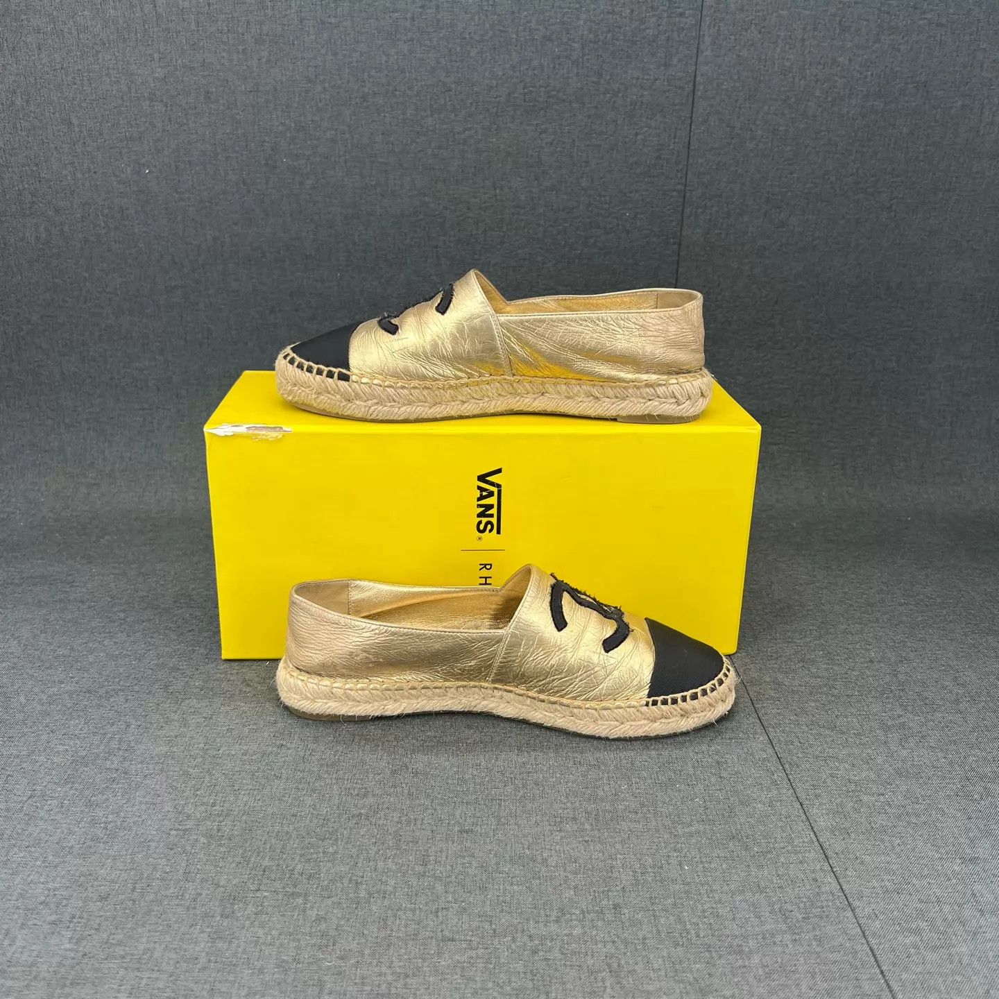 Chanel Chanel CC Logo Black & Gold Fisherman Shoes Size 38 With Box Size US 7.5 / IT 37.5 - 3 Thumbnail