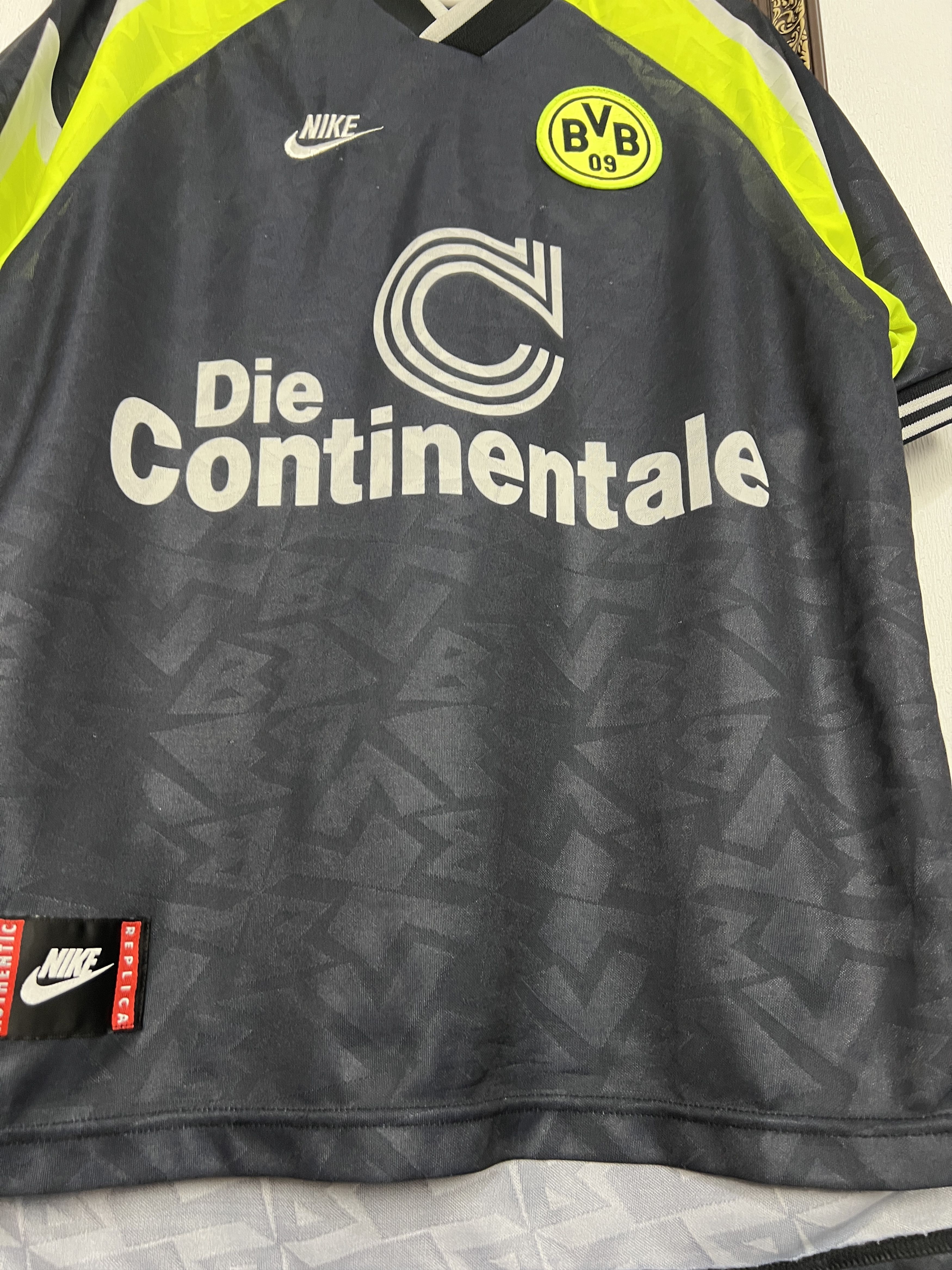 Nike Borussia Dortmund Away football shirt Soccer Jersey Trikot Size US M / EU 48-50 / 2 - 6 Thumbnail