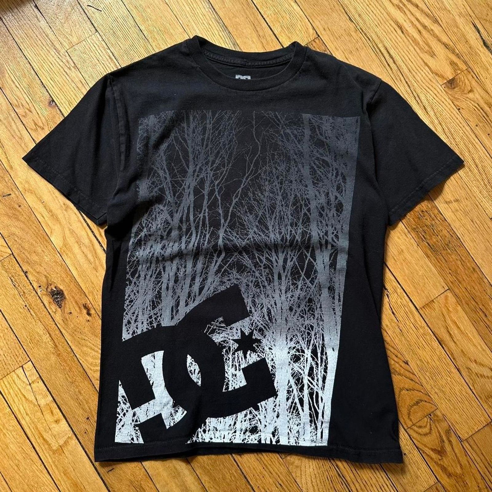 DC Black Faded Tight Y2K 2000s DC Skate Graphic AOP Shirt Size US S / EU 44-46 / 1 - 1 Thumbnail
