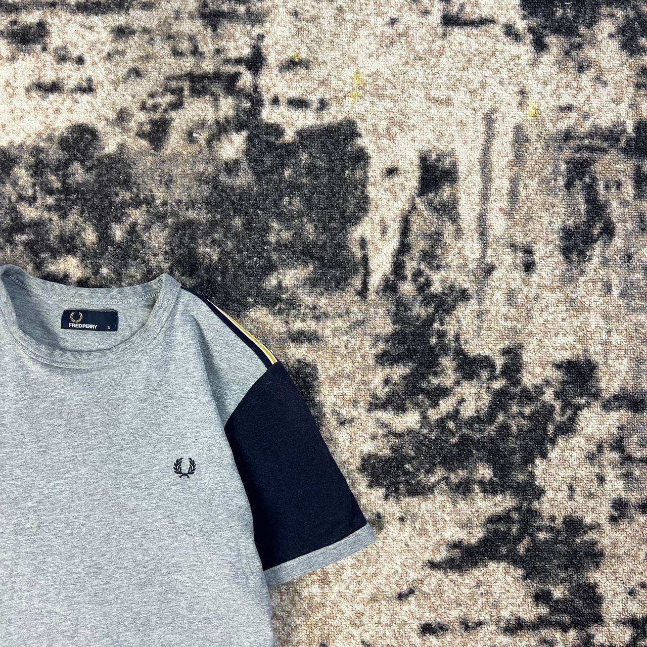 Fred Perry Fred Perry Mini Logo Luxury T-Shirt Streetwear Style 1TS39 Size US S / EU 44-46 / 1 - 2 Thumbnail