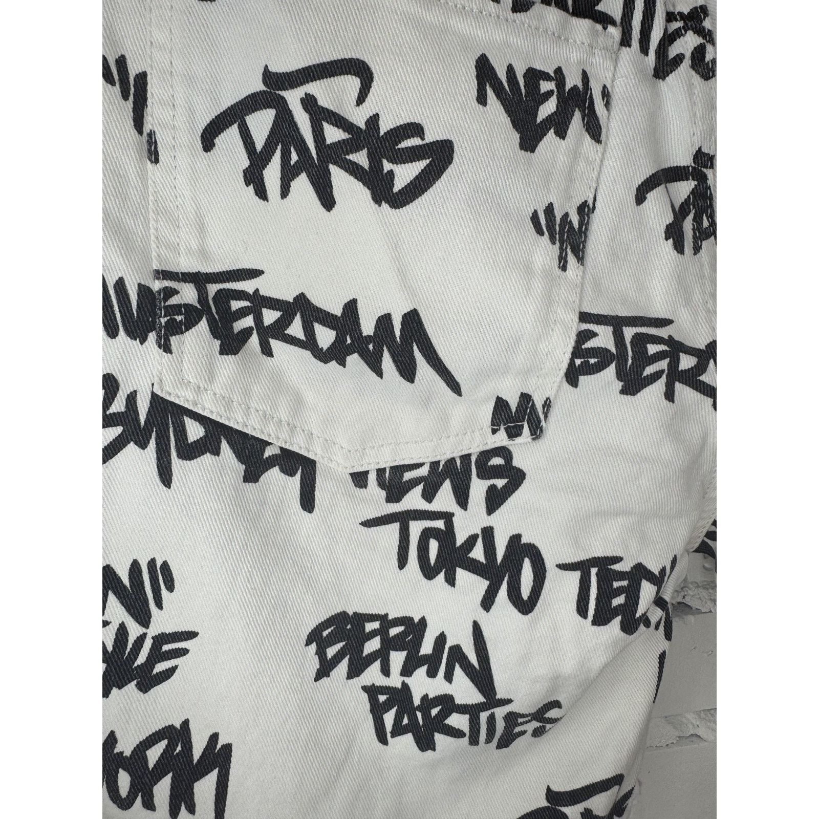Bershka Bershka Shorts Mens Graffiti Print Urban Street Distressed Size US 29 - 4 Thumbnail
